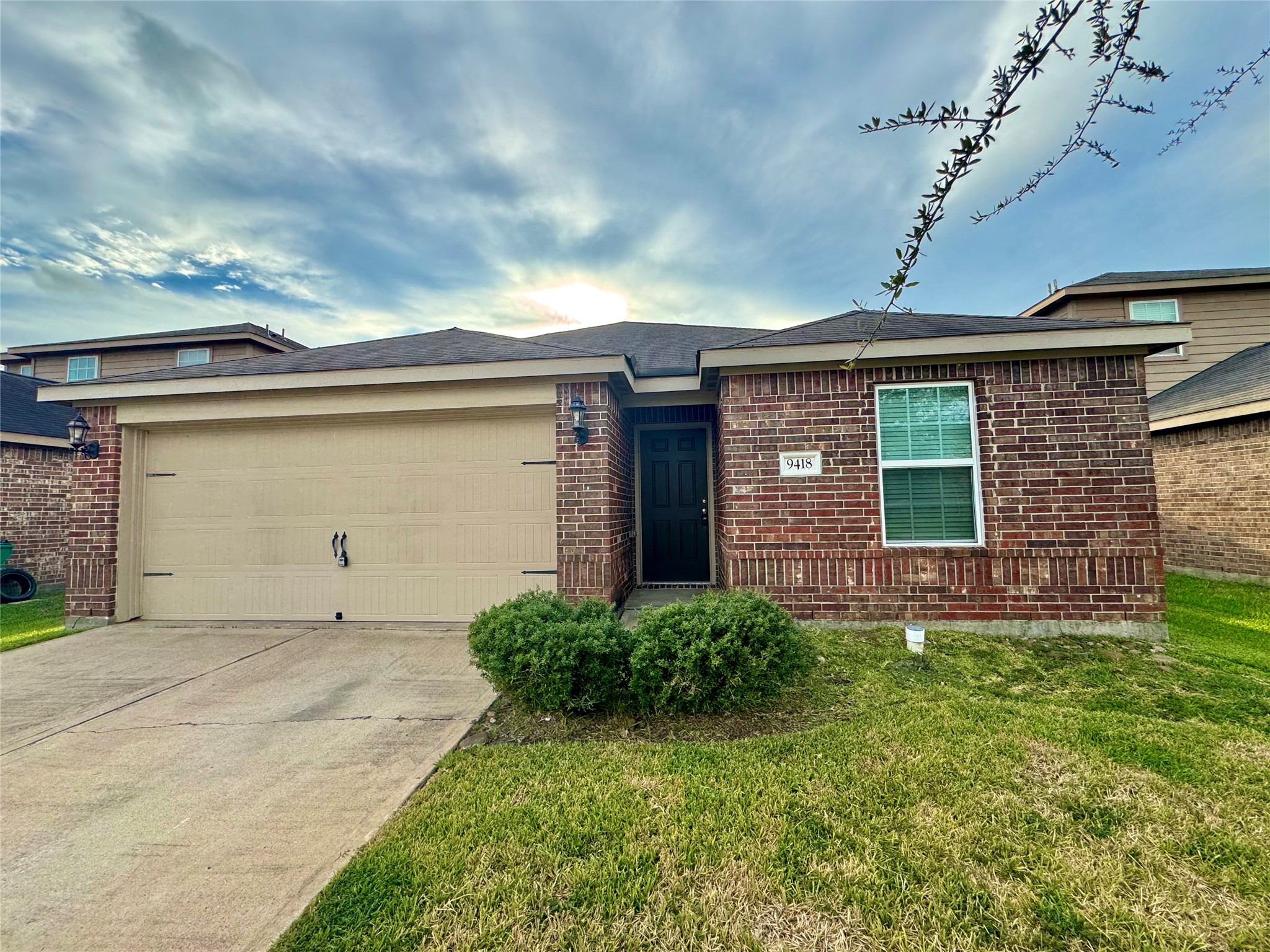 9418 Sky Blue Drive Property Photo 1