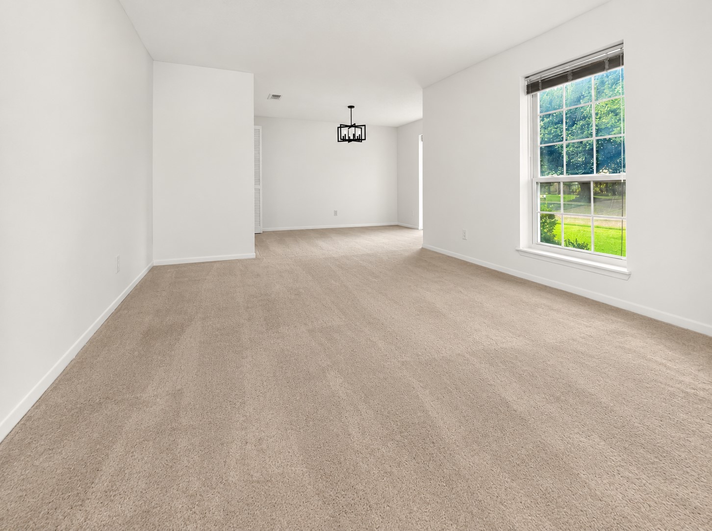 18530 Sweetmeadow Drive Property Photo 3