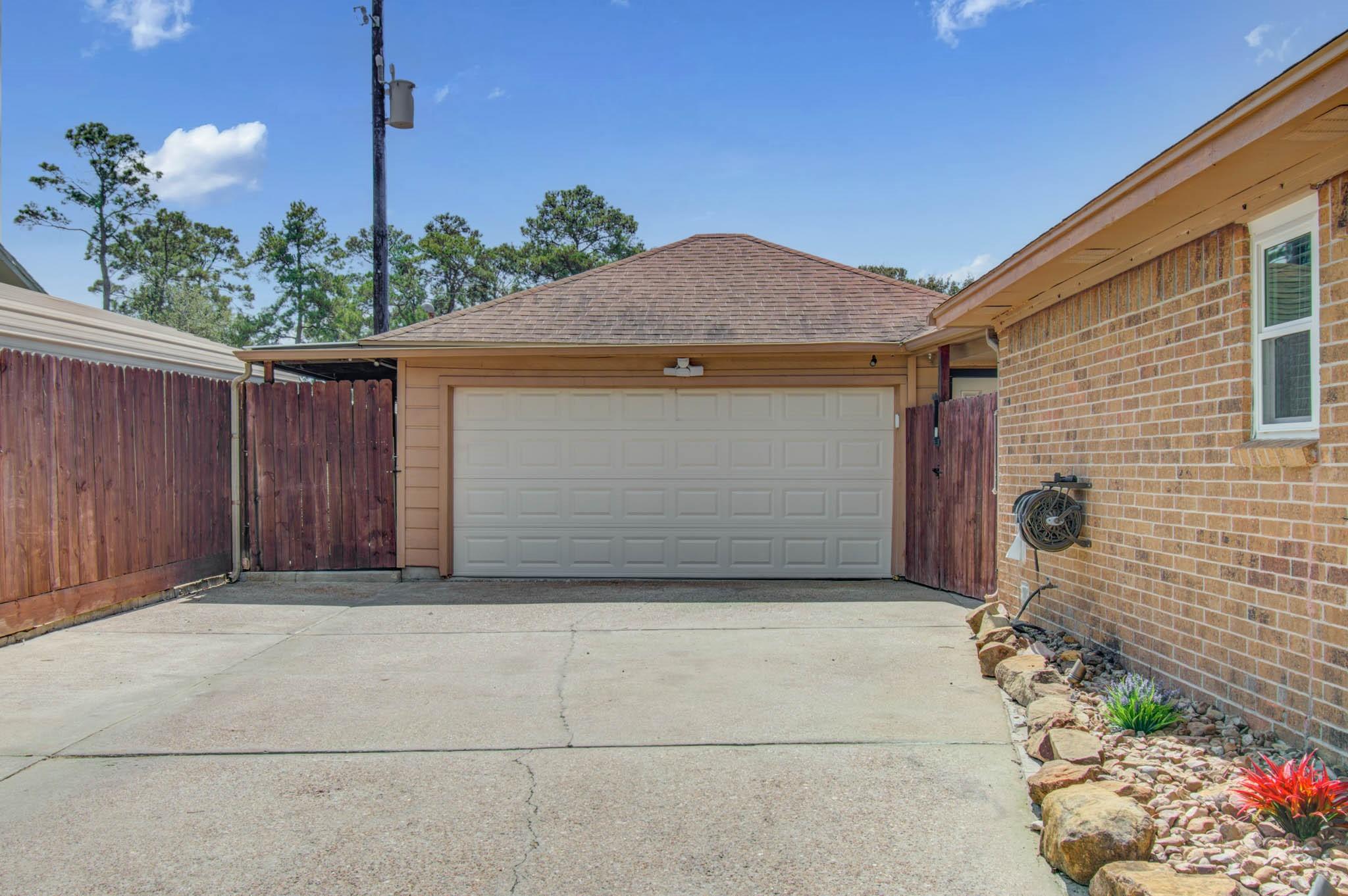 9834 Pinehurst Street Property Photo 3