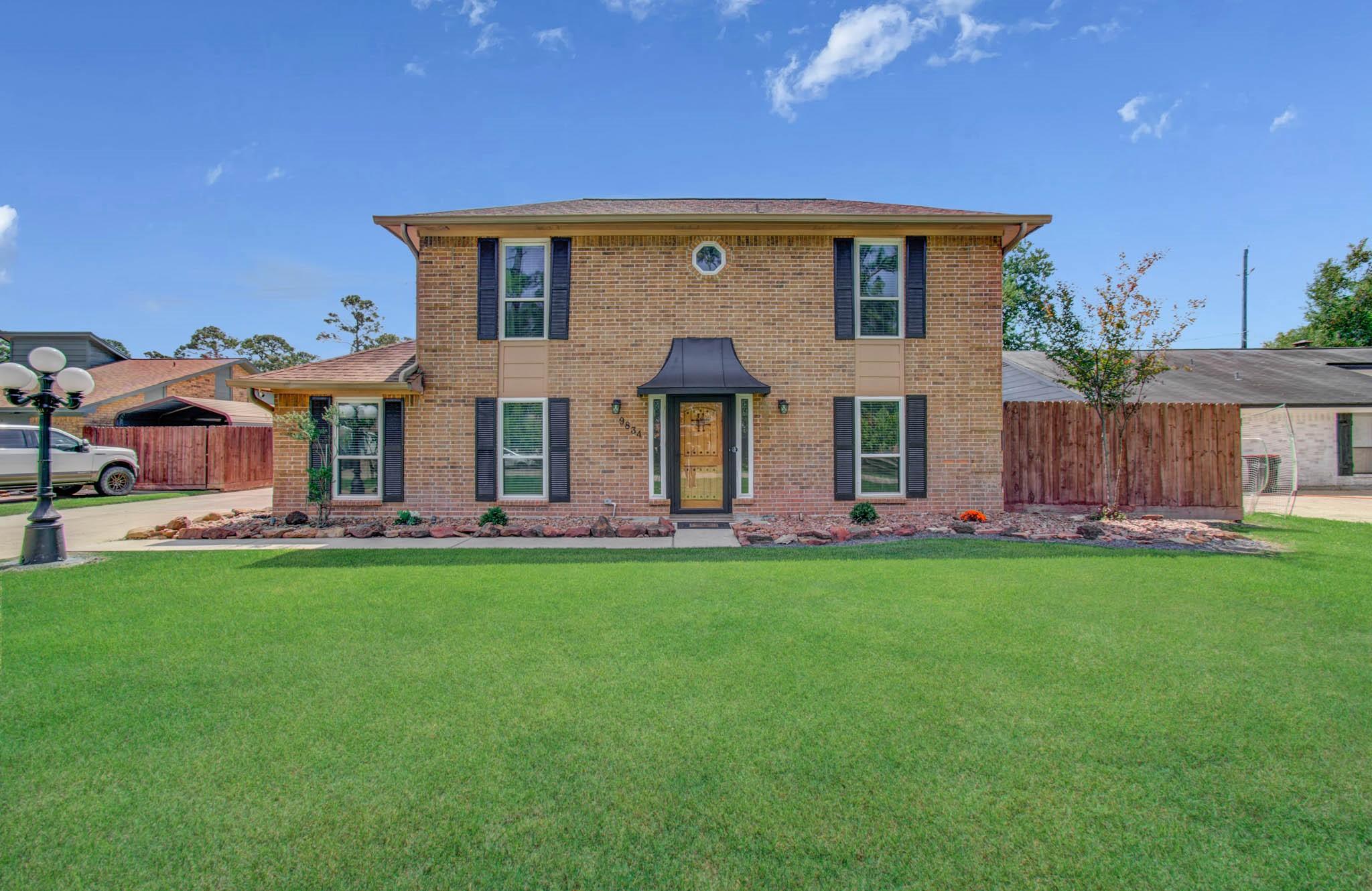 9834 Pinehurst Street Property Photo 4
