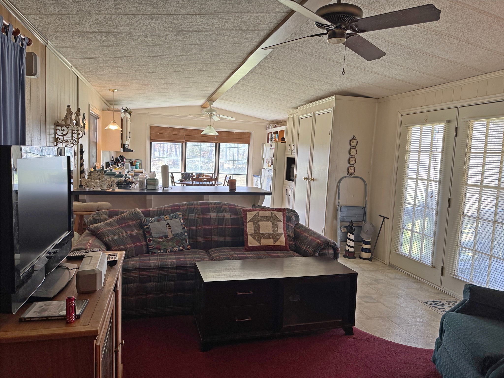 51 N Lakeside Drive Property Photo 2