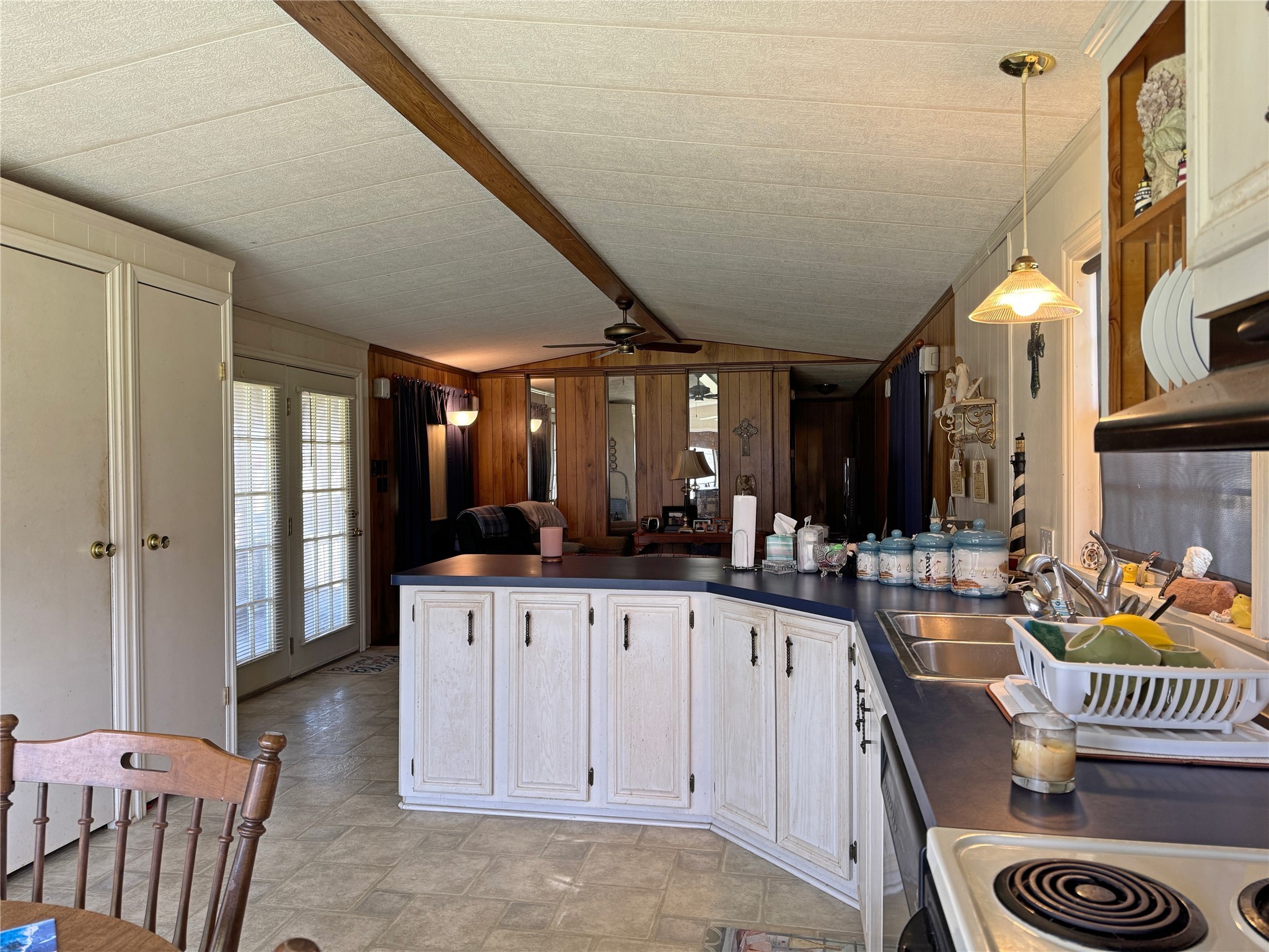 51 N Lakeside Drive Property Photo 3