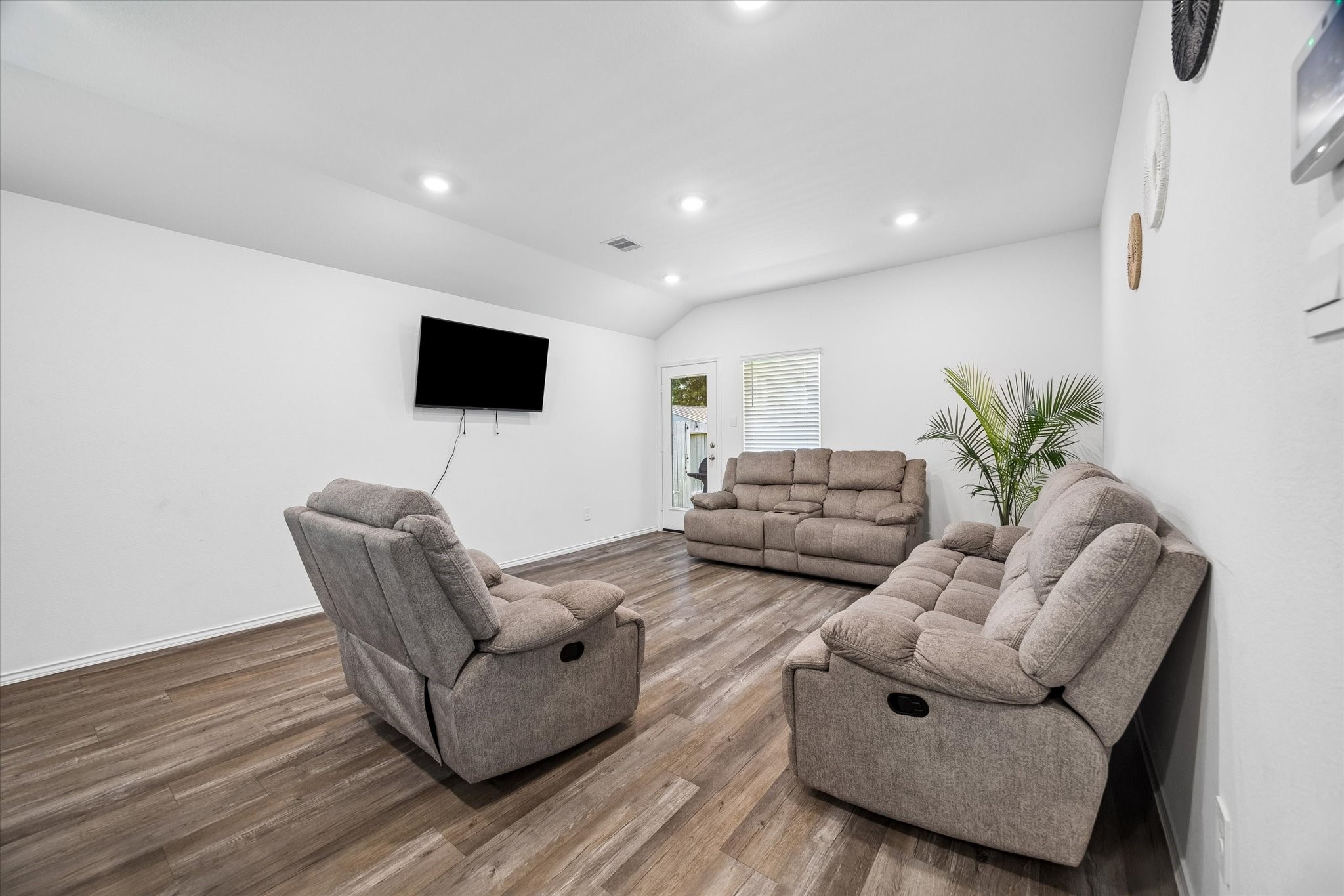 5822 Hampton Valley Drive Property Photo 11
