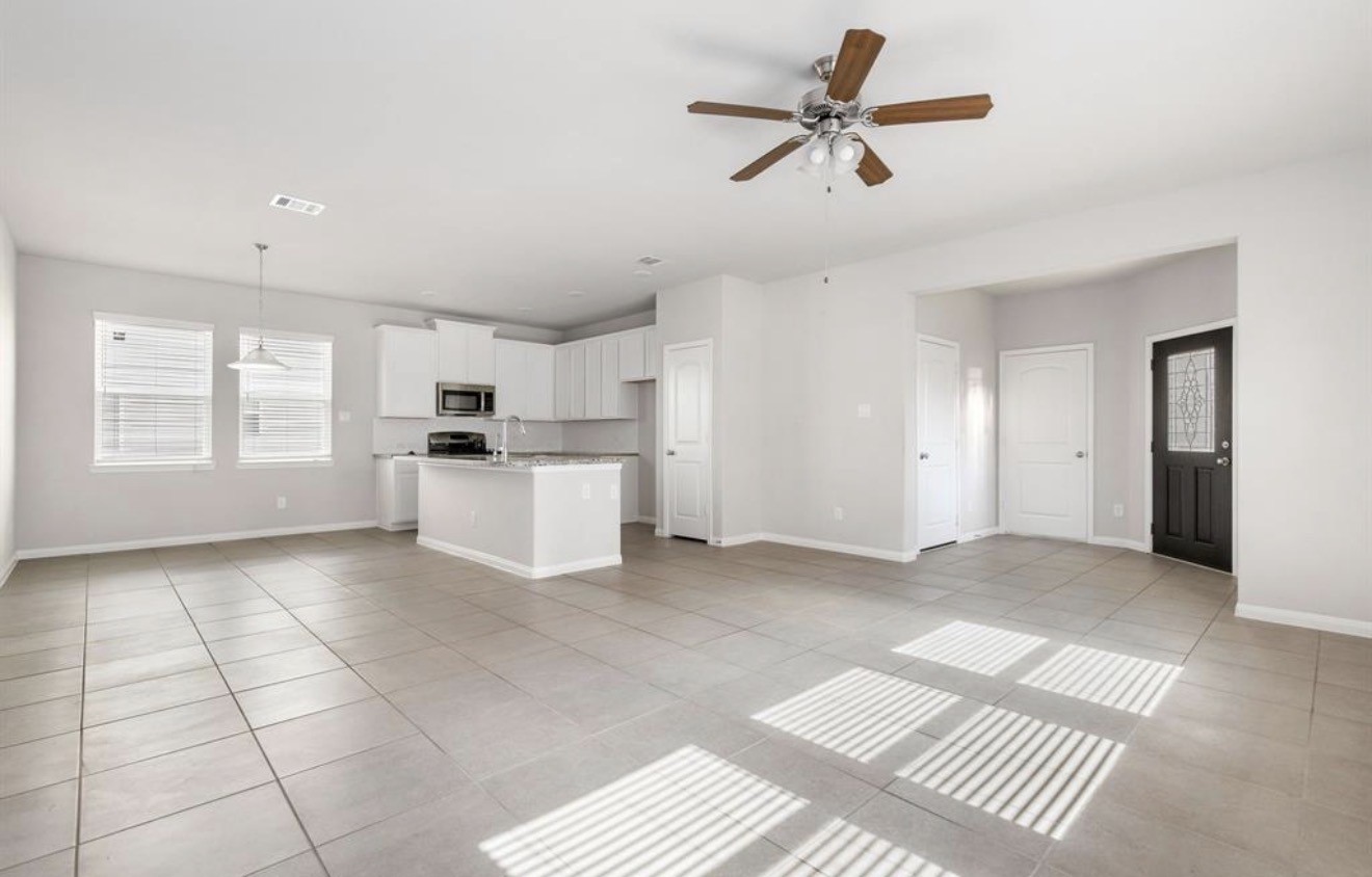 6222 Prince Place Drive Property Photo 6
