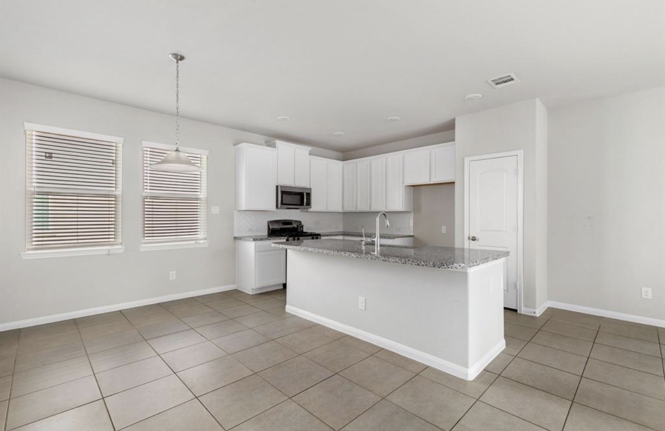 6222 Prince Place Drive Property Photo 7