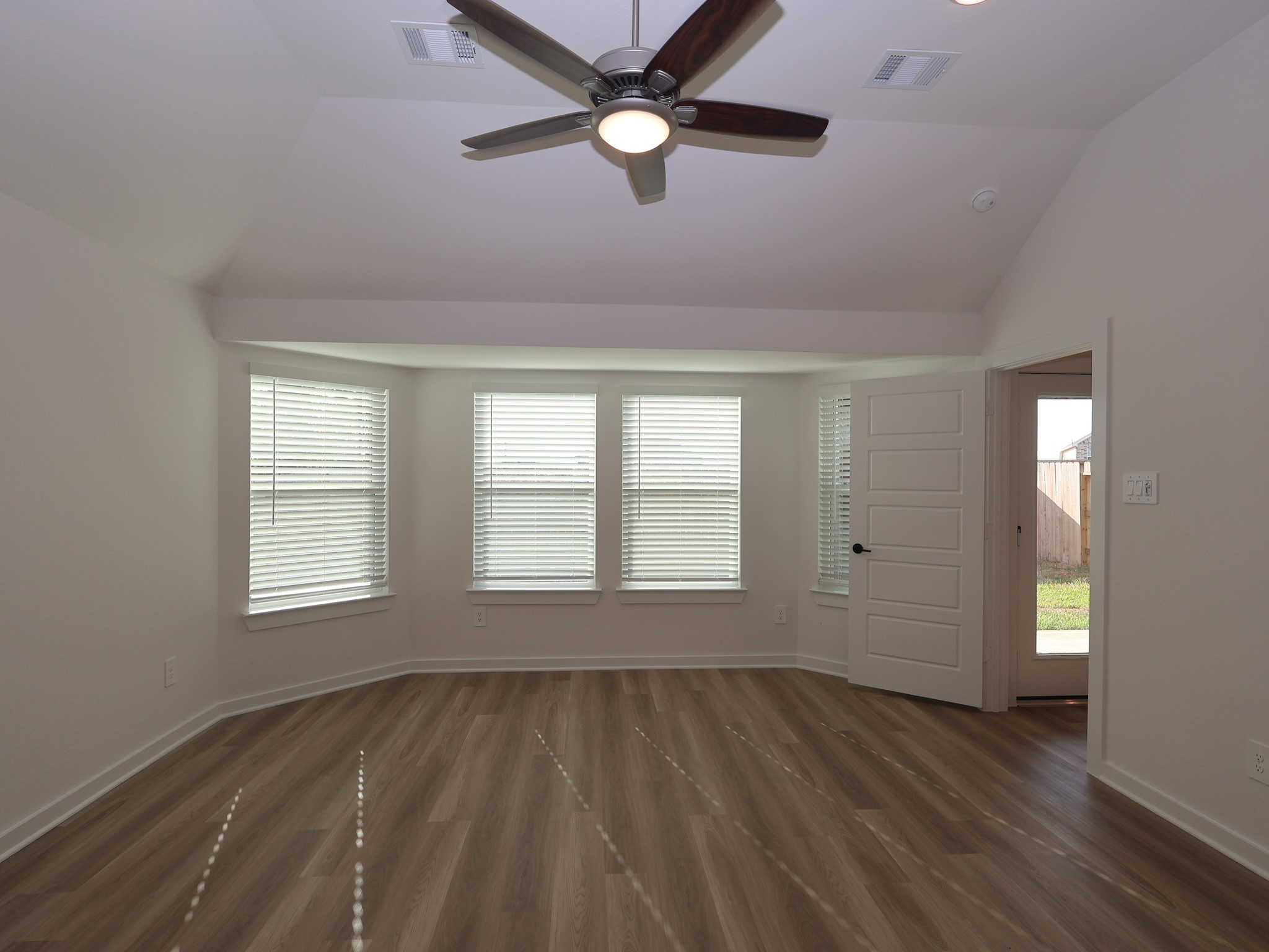 10322 Navarro Path Property Photo 4