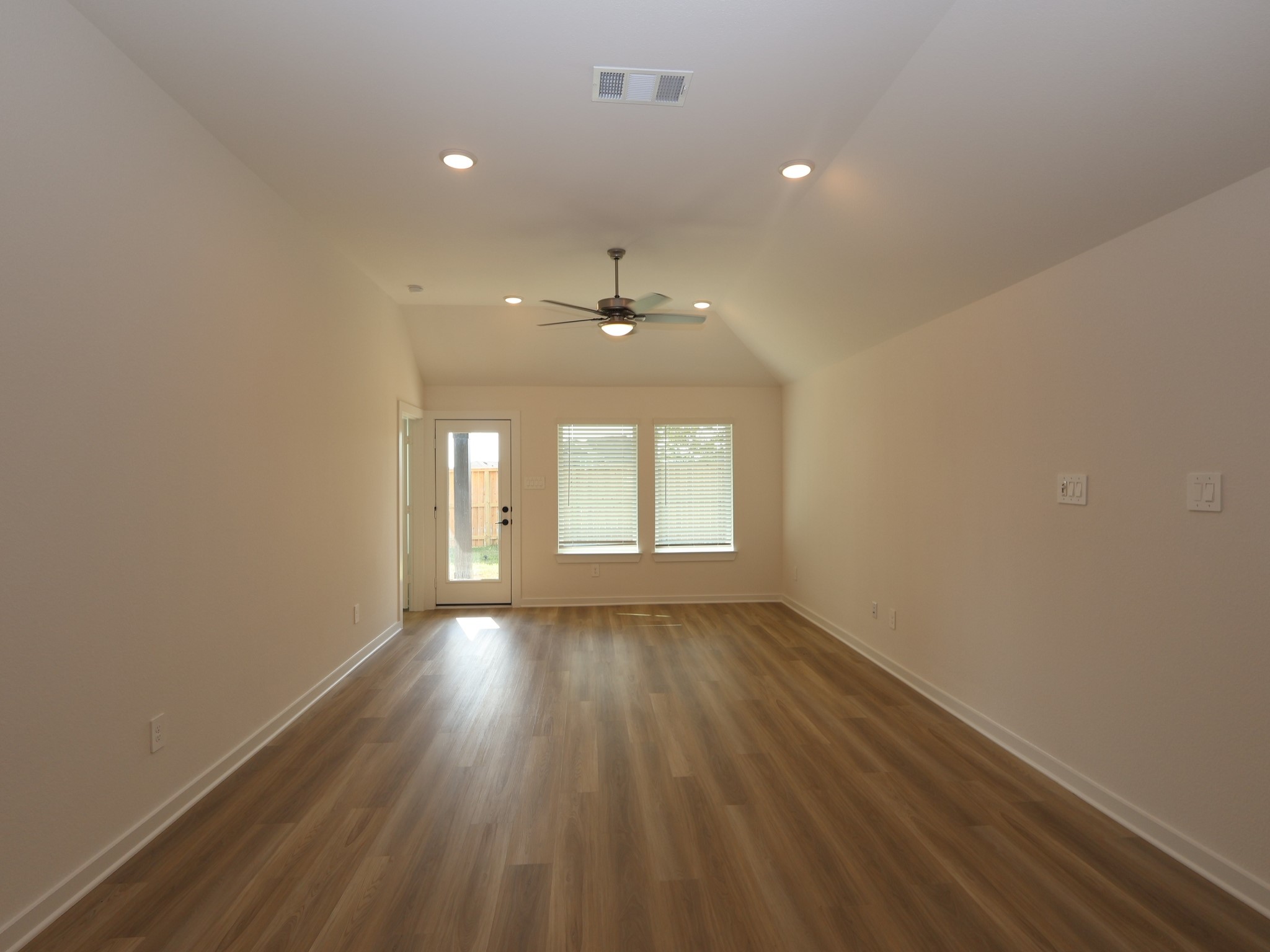 10322 Navarro Path Property Photo 5
