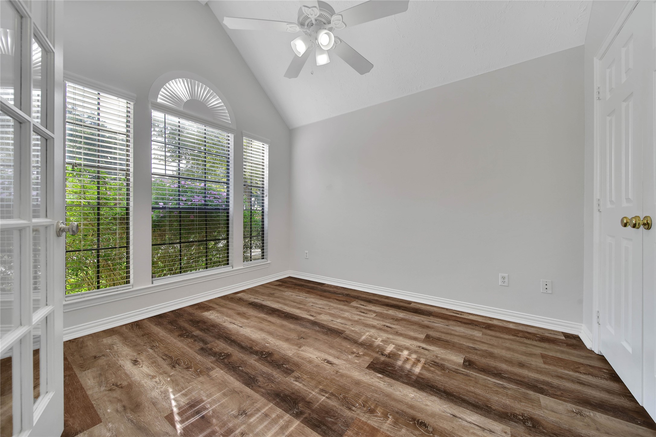 11334 Twain Drive Property Photo 4