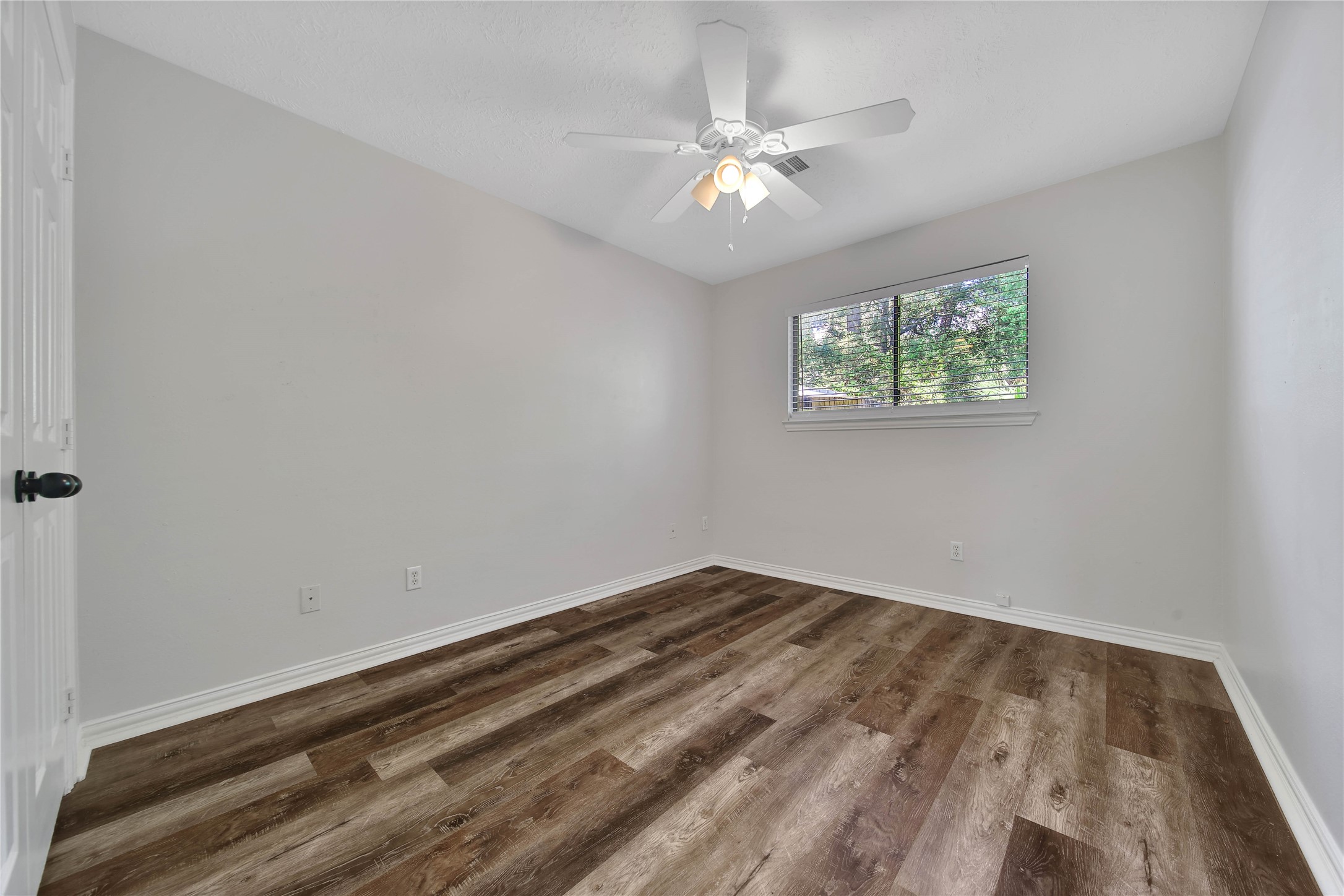 11334 Twain Drive Property Photo 8