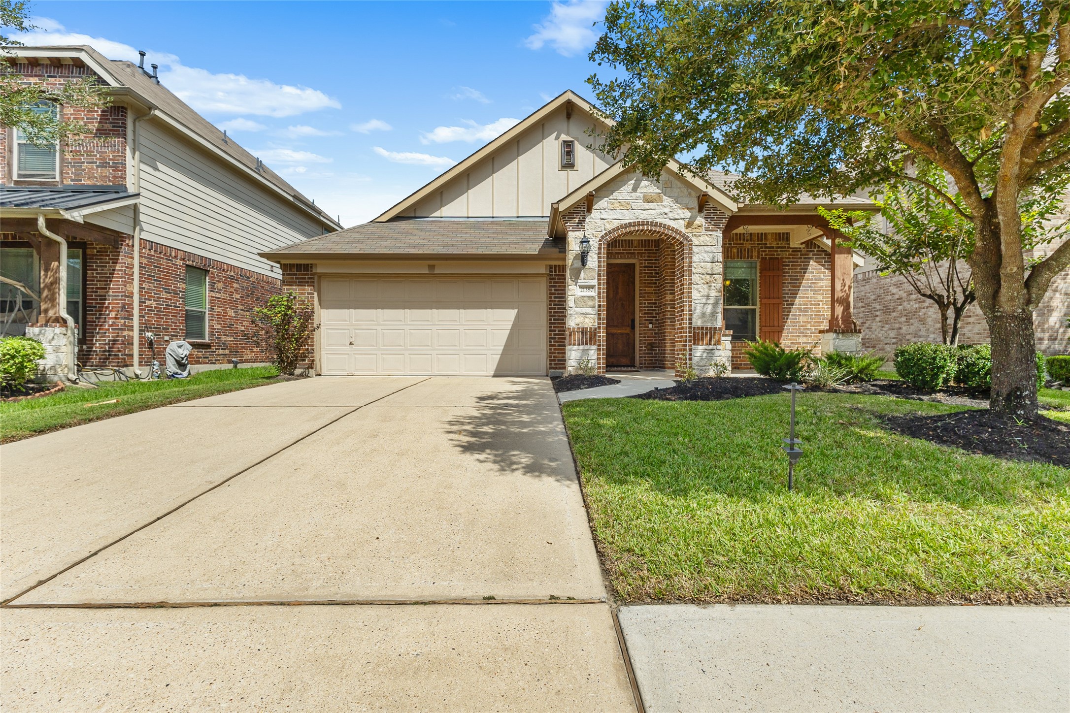 21380 Kings Guild Lane Property Photo 1