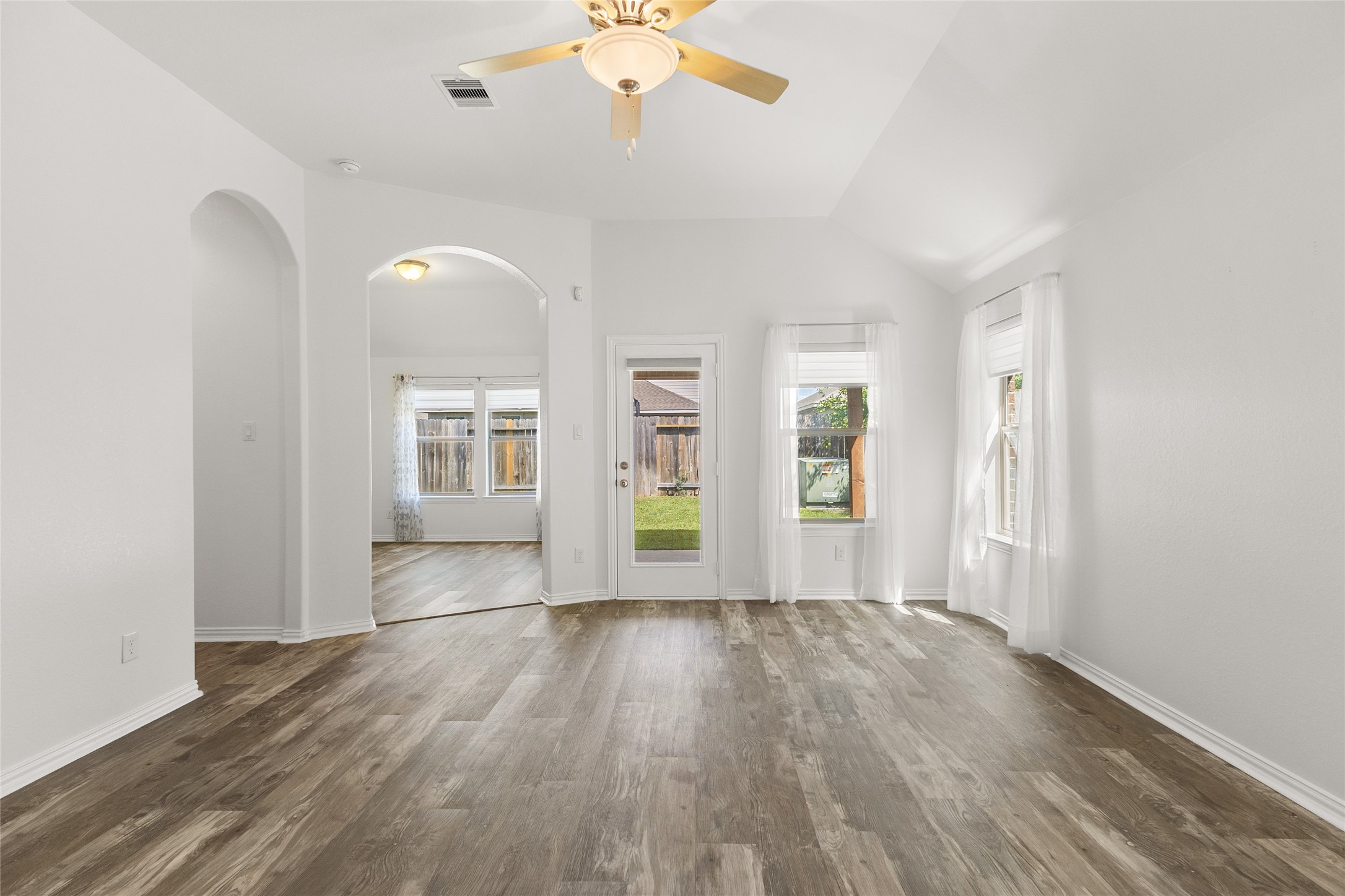 21380 Kings Guild Lane Property Photo 12