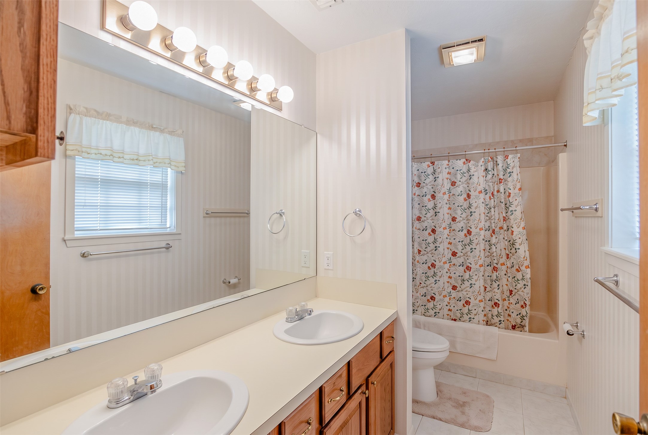 2175 Lola Lane Property Photo 5