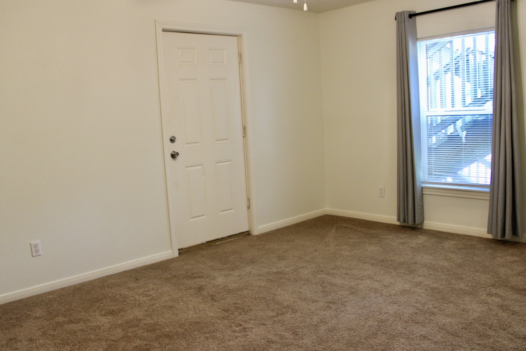 219 W 5th Street Property Photo 5