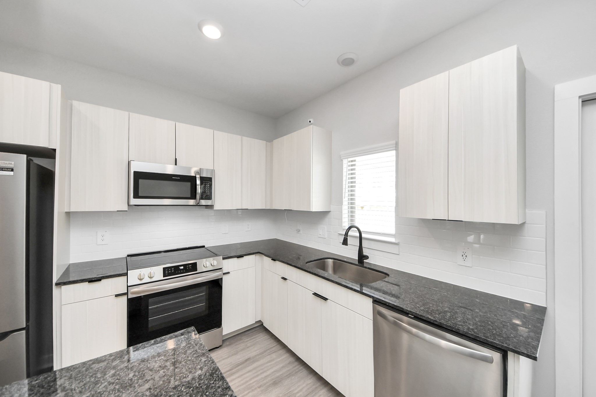 7711 Longmire Road 37 Property Photo 12
