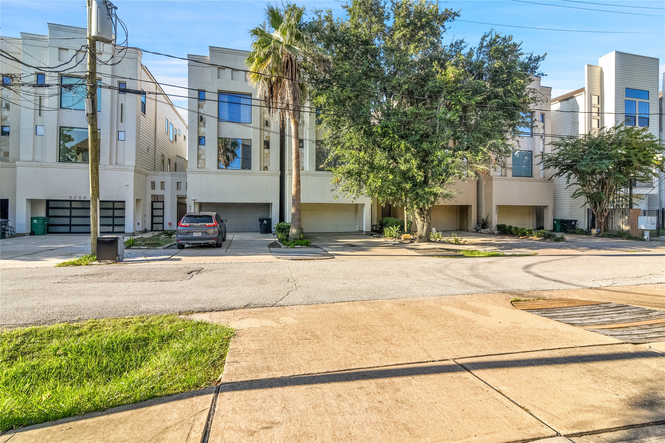5213 Lillian Street Property Photo 2