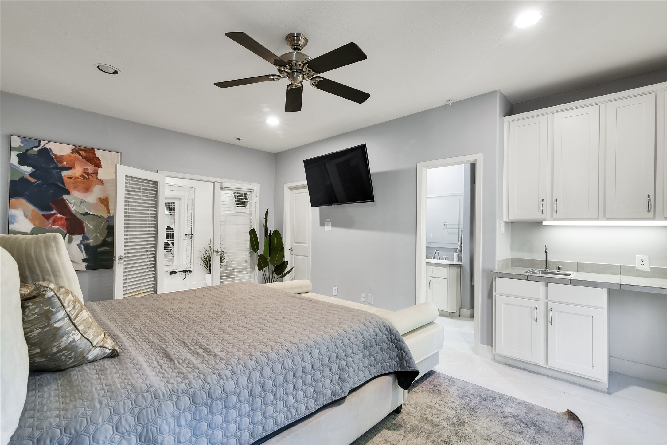 5213 Lillian Street Property Photo 8