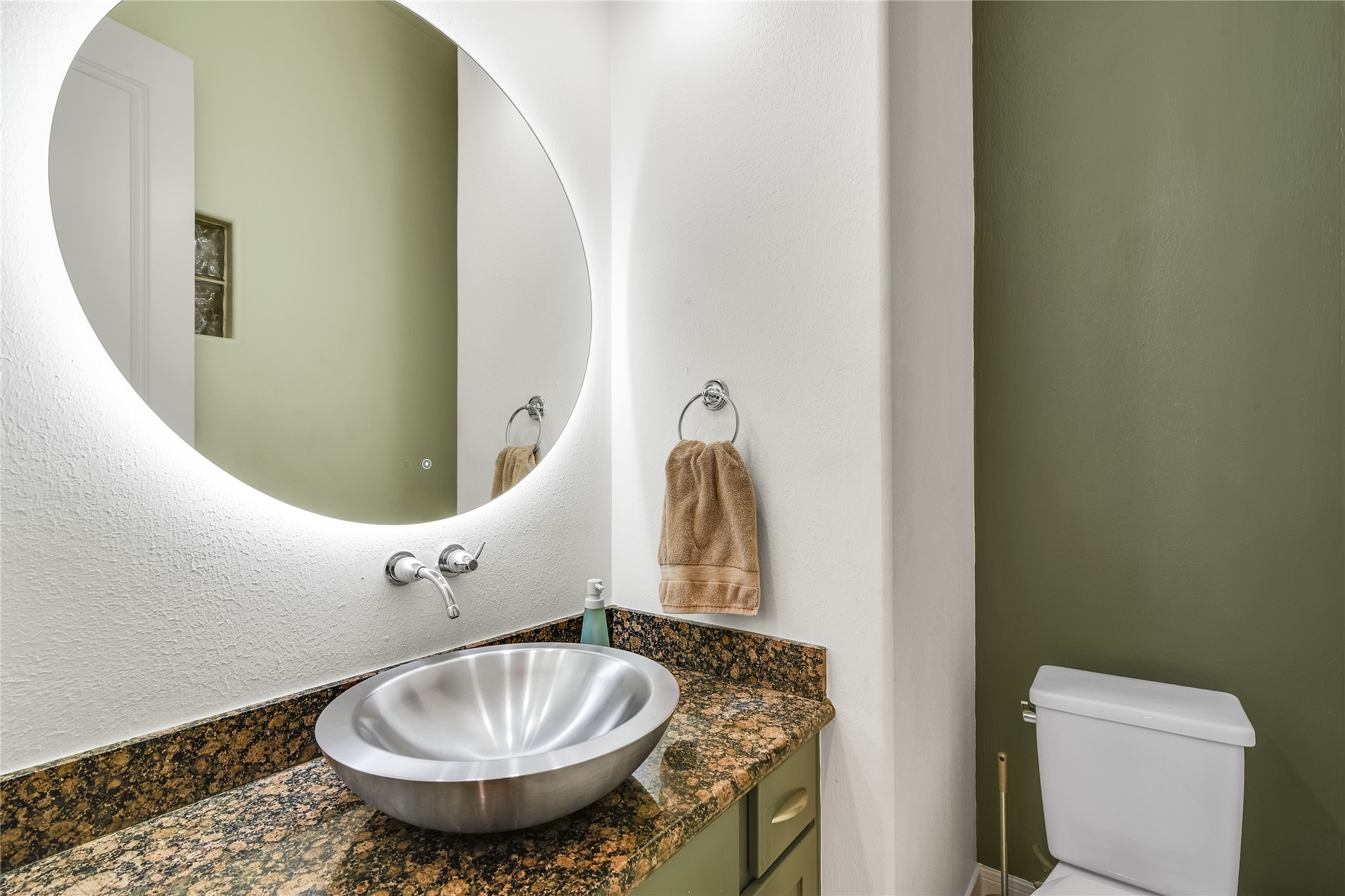 5213 Lillian Street Property Photo 12