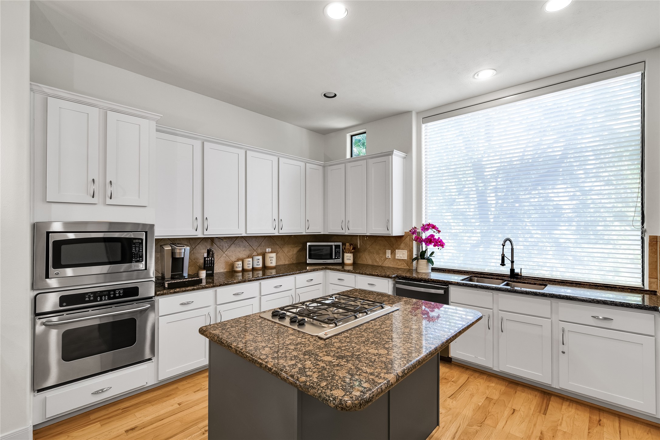 5213 Lillian Street Property Photo 14