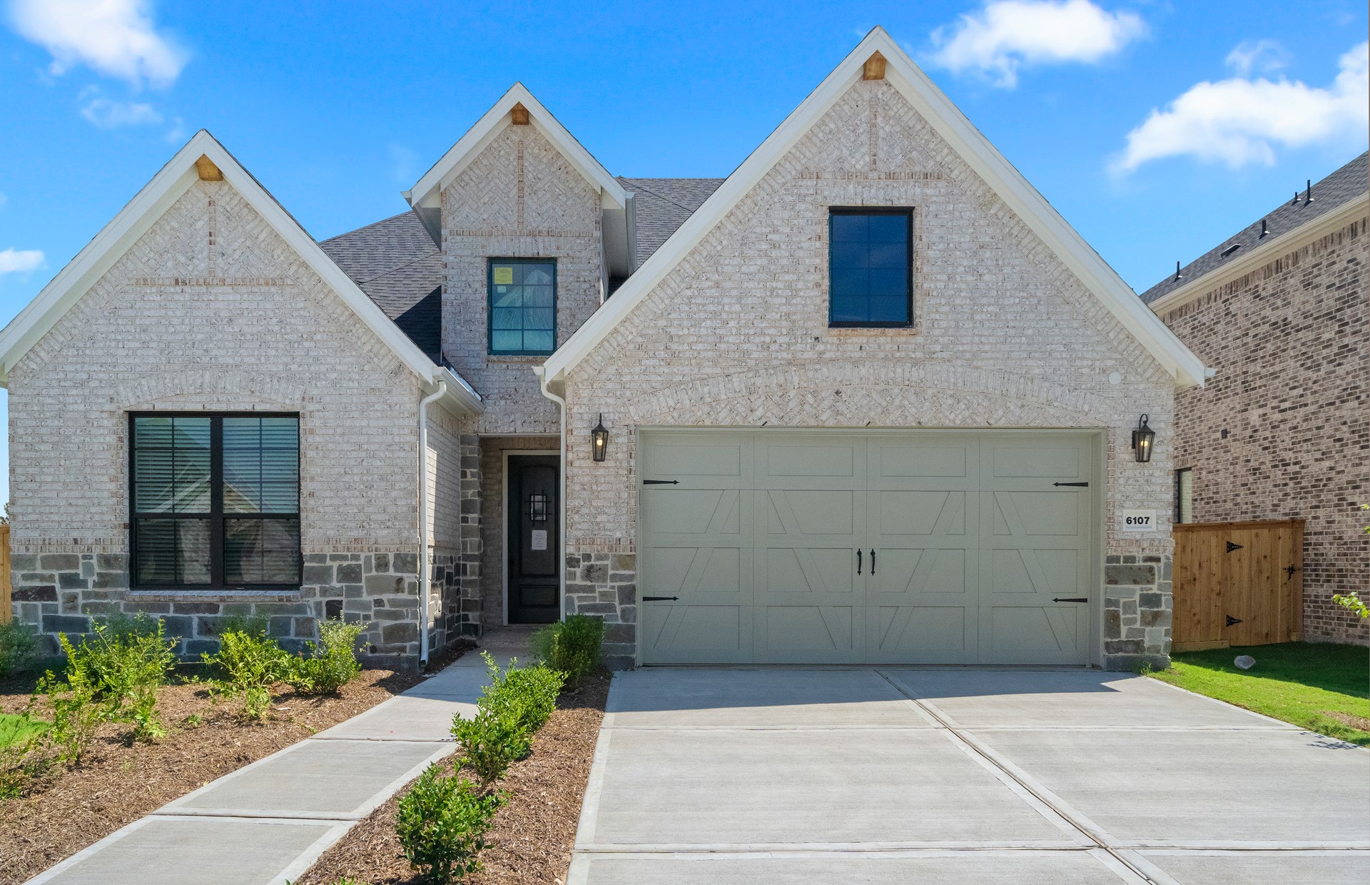 6107 Lush Pasture Lane Property Photo 2