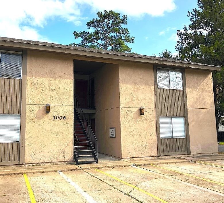 1008 N Houston Avenue Property Photo 1