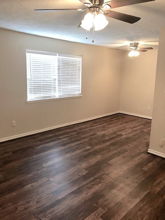 1008 N Houston Avenue Property Photo 4