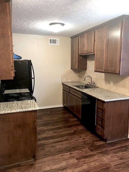 1008 N Houston Avenue Property Photo 6