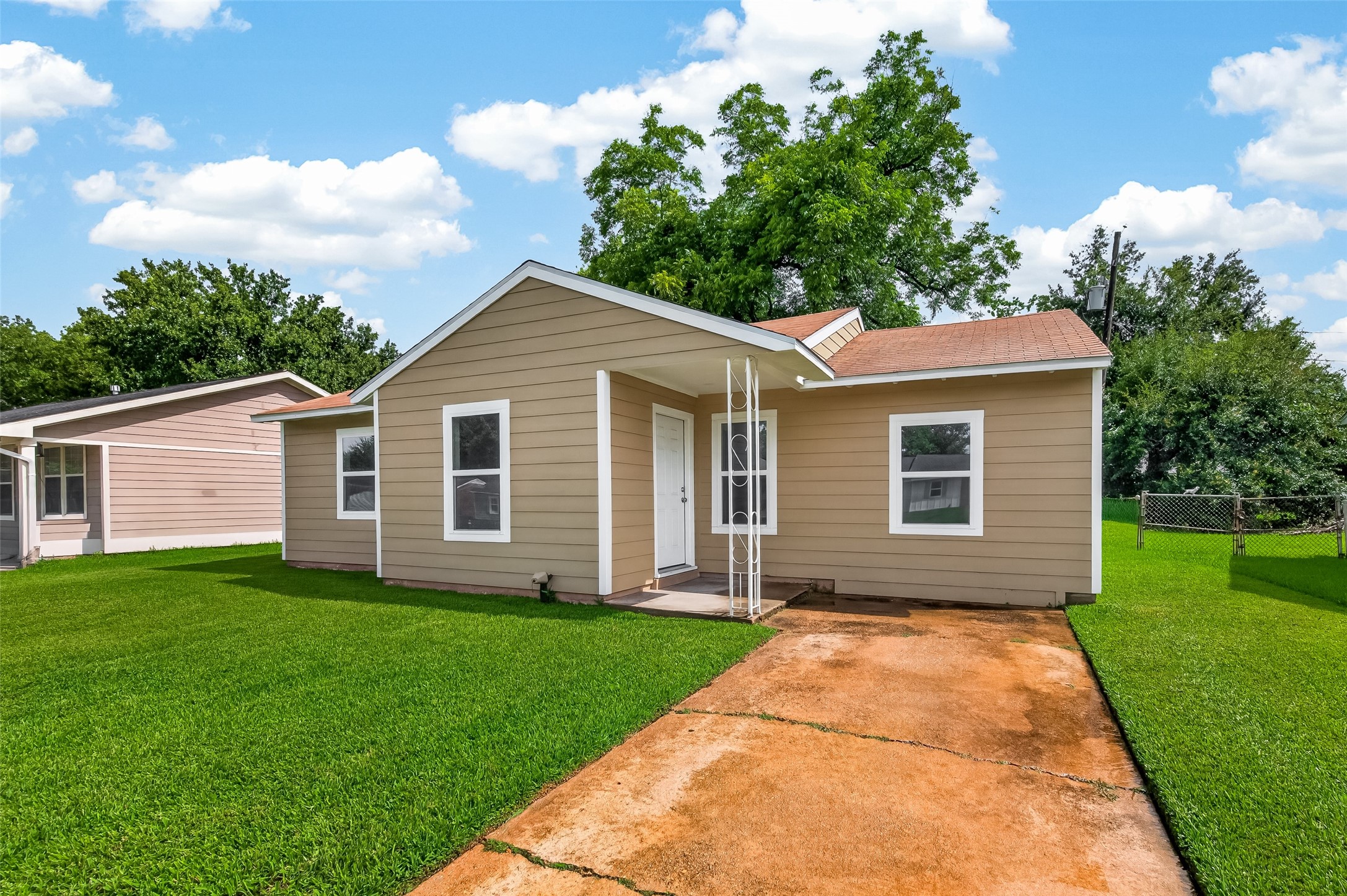 3922 Alsace Street Property Photo 4