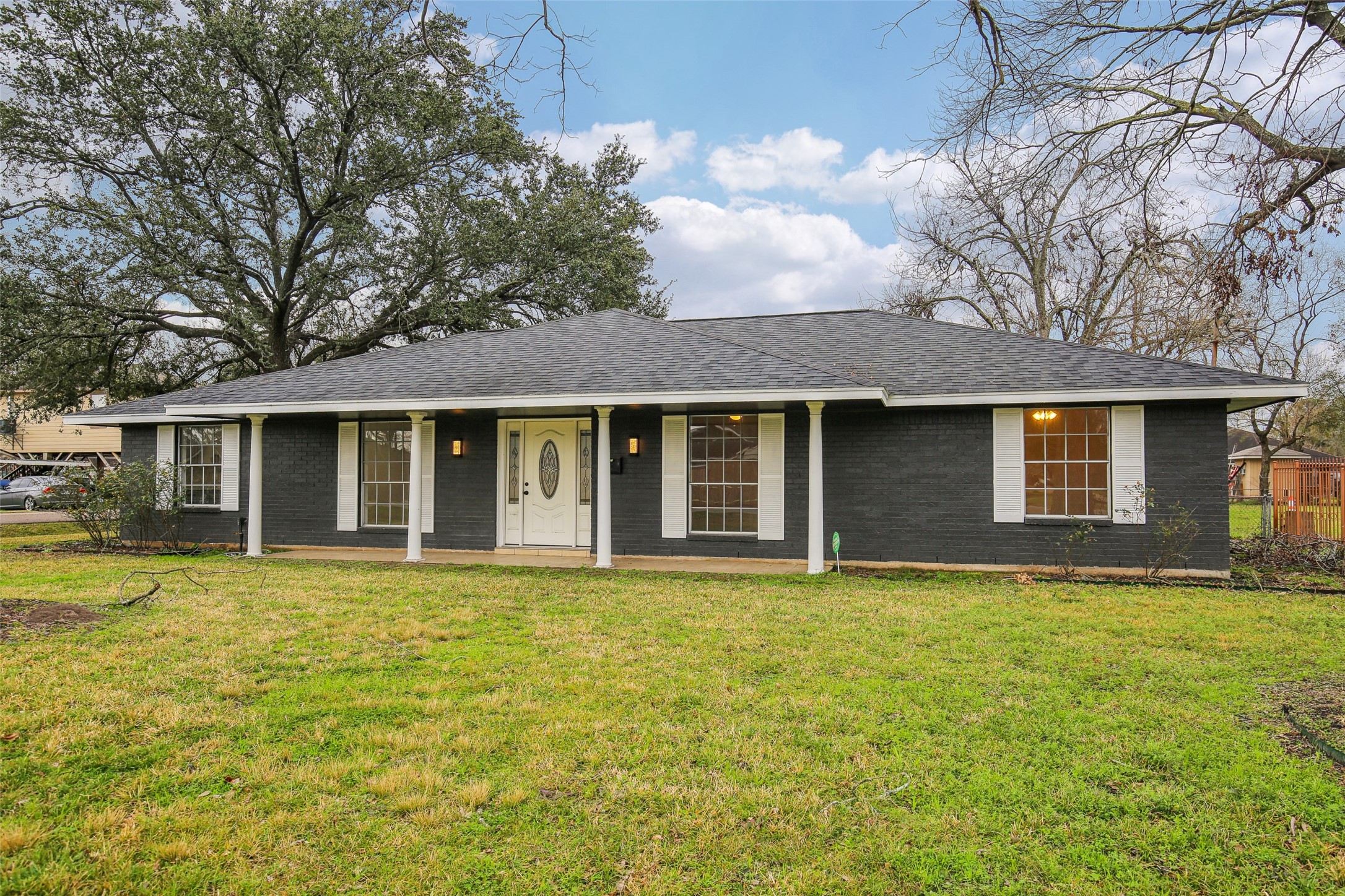 318 E Mitchell Road Property Photo 3