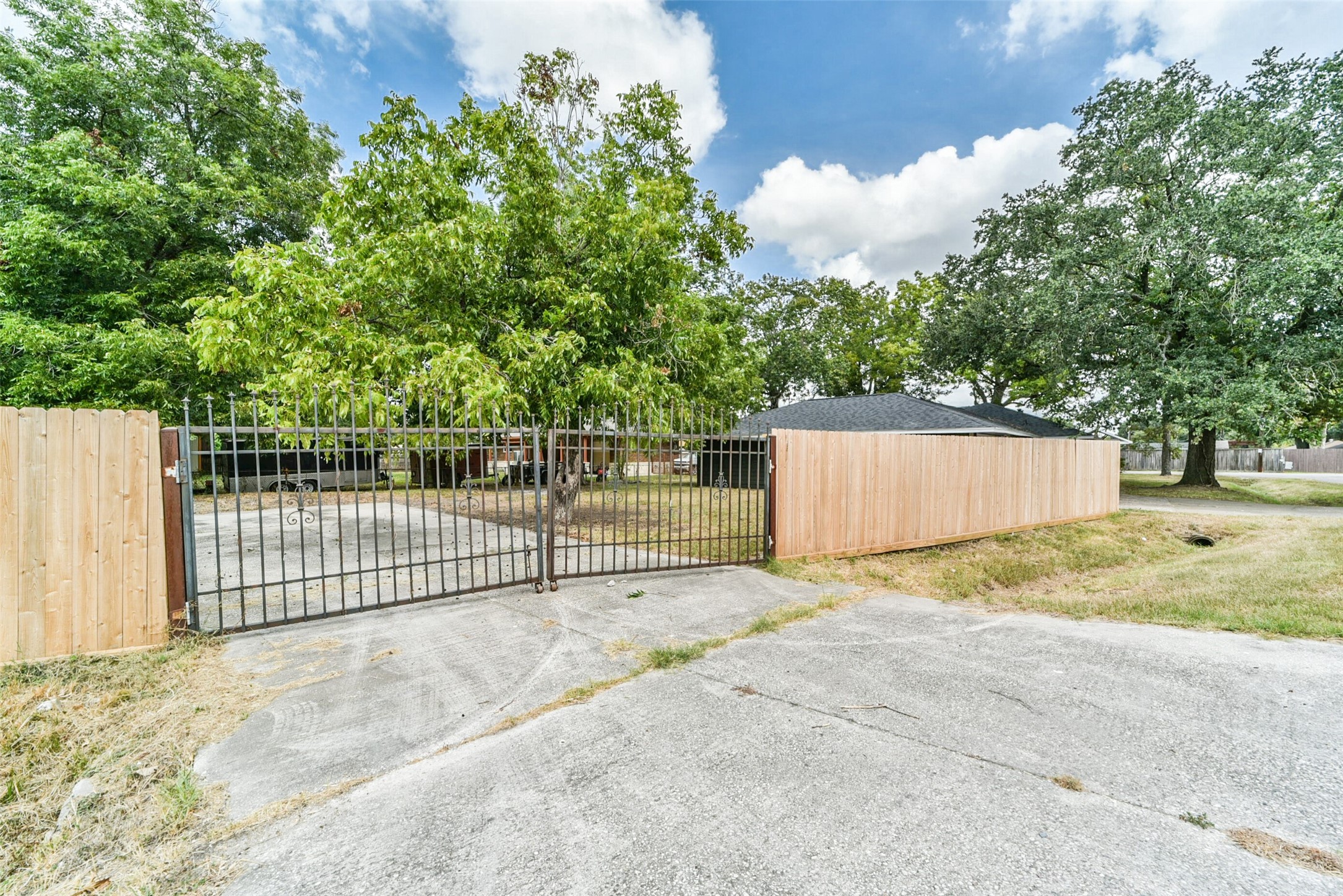 318 E Mitchell Road Property Photo 42