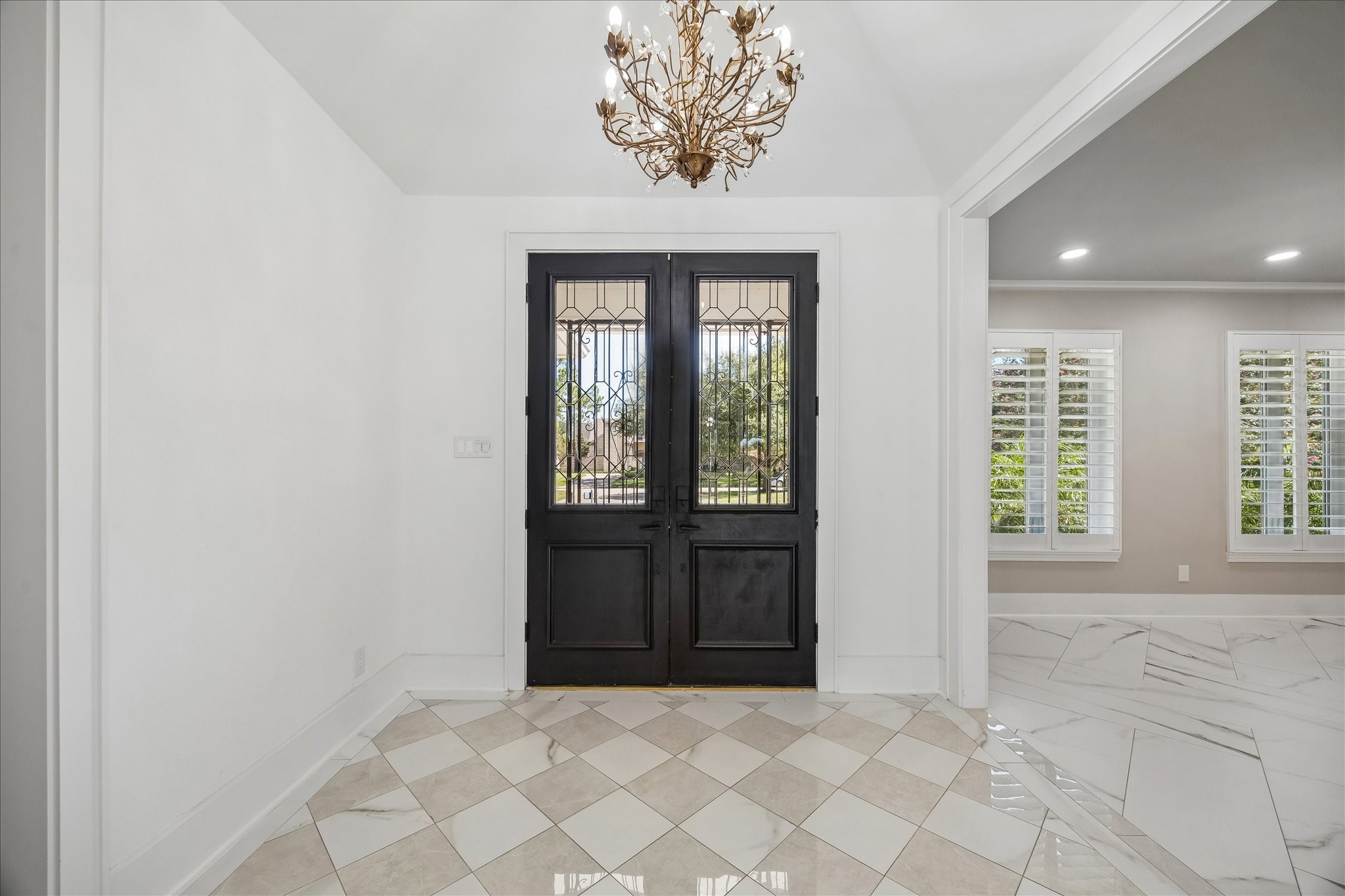 1326 Sugar Creek Boulevard Property Photo 3