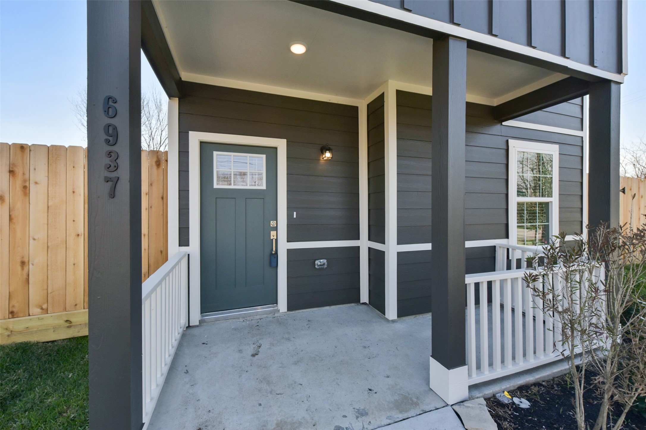 6937 New York Street Property Photo 3