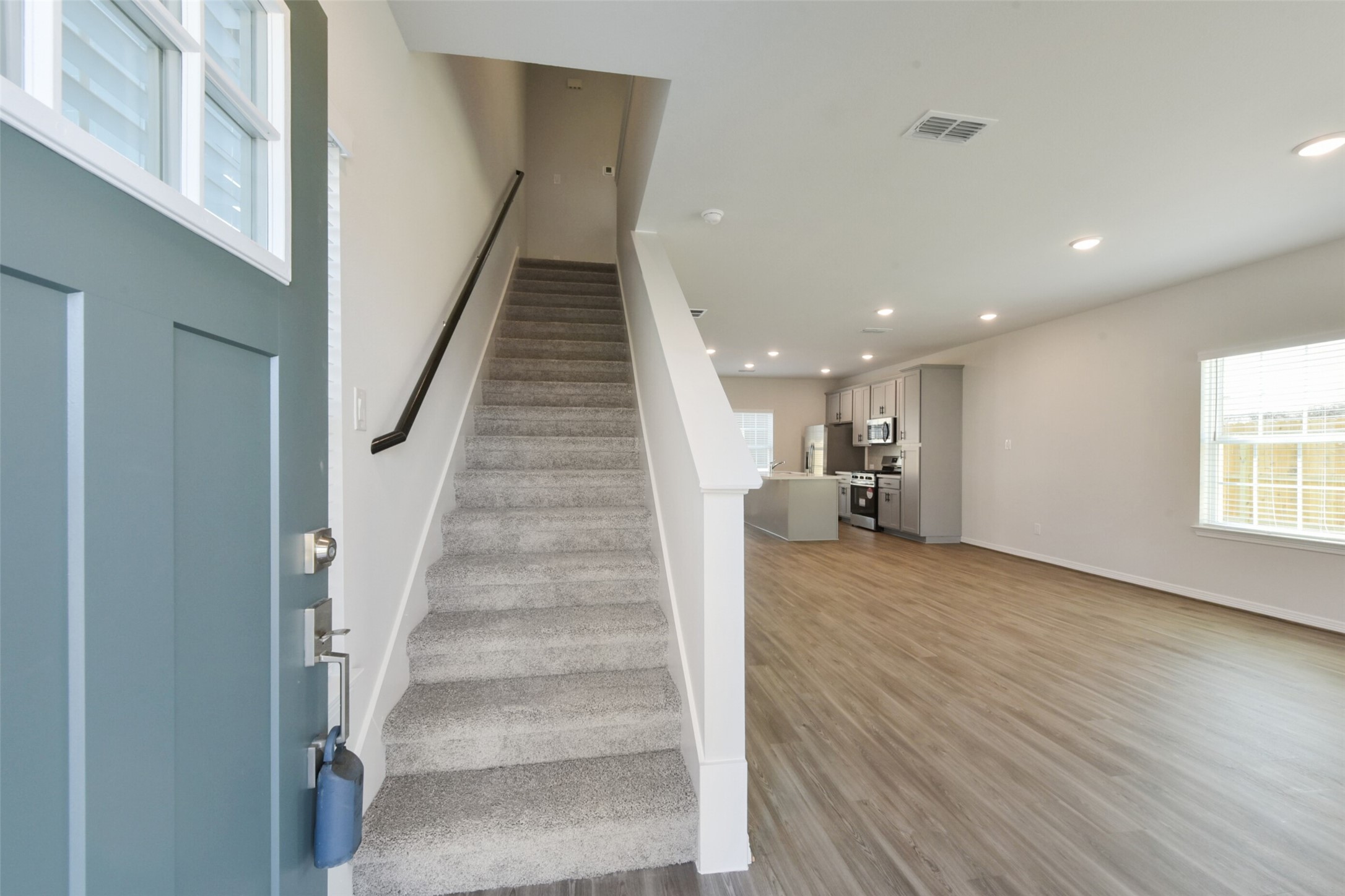 6937 New York Street Property Photo 4