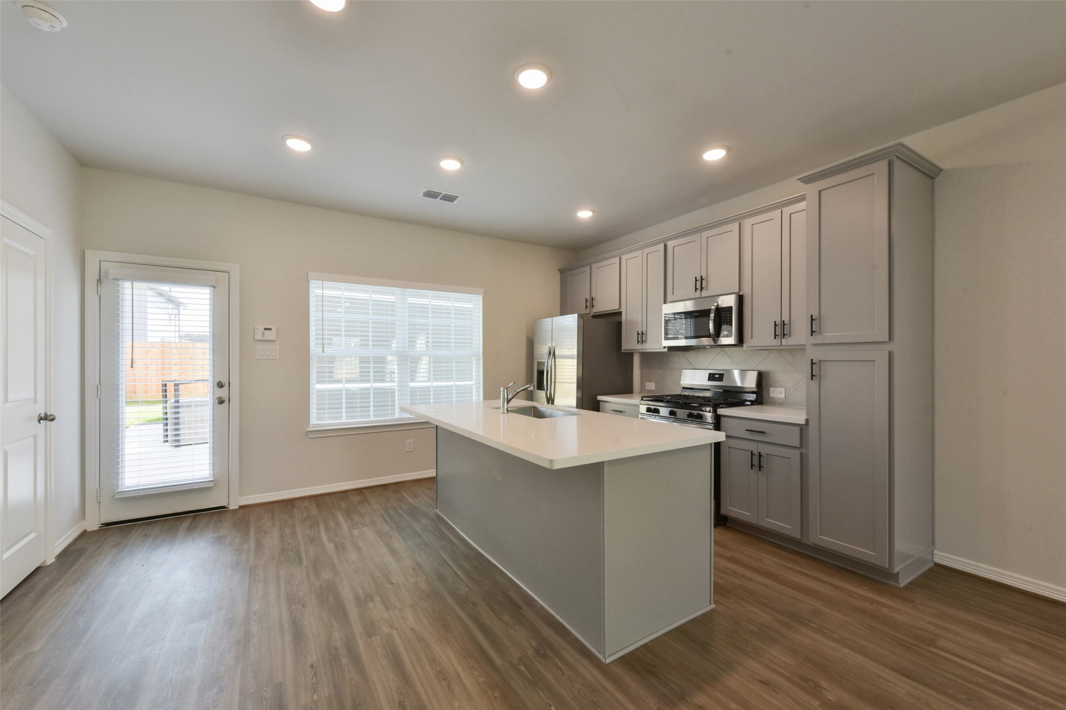 6937 New York Street Property Photo 7