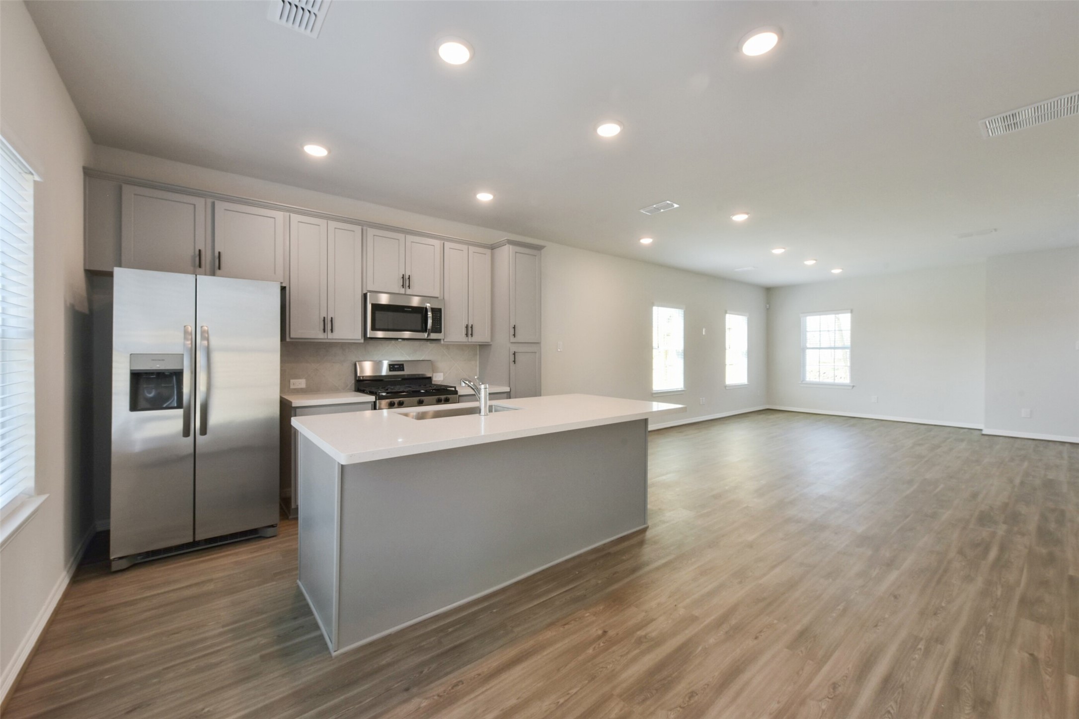6937 New York Street Property Photo 9