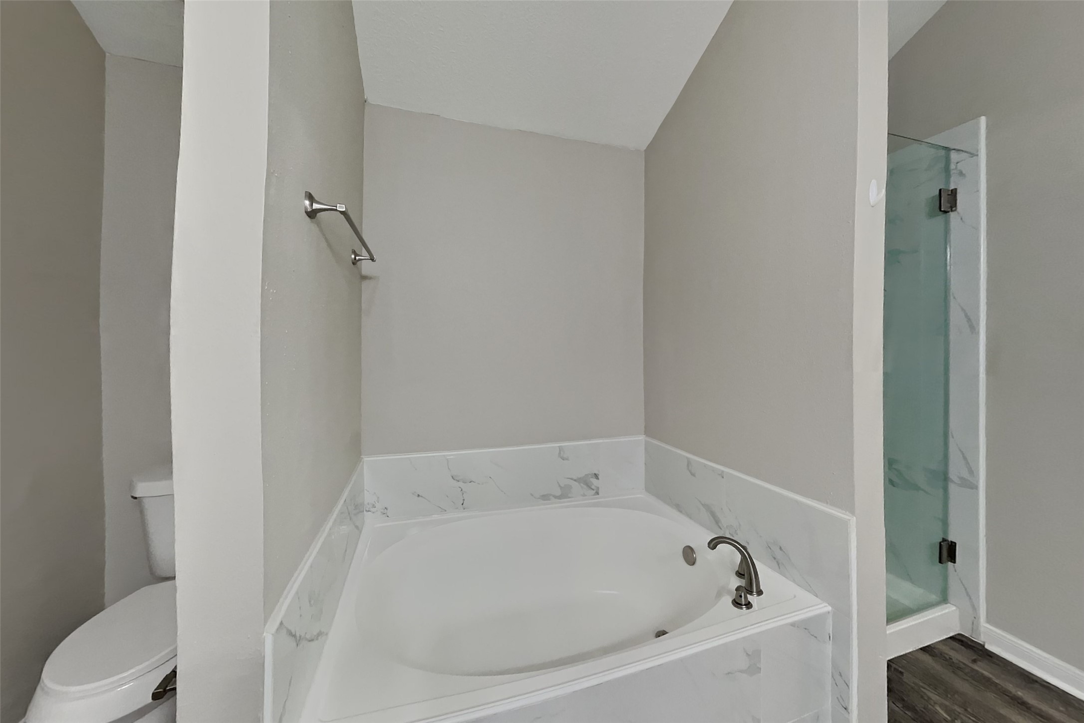20423 Drakewood Drive Property Photo 11