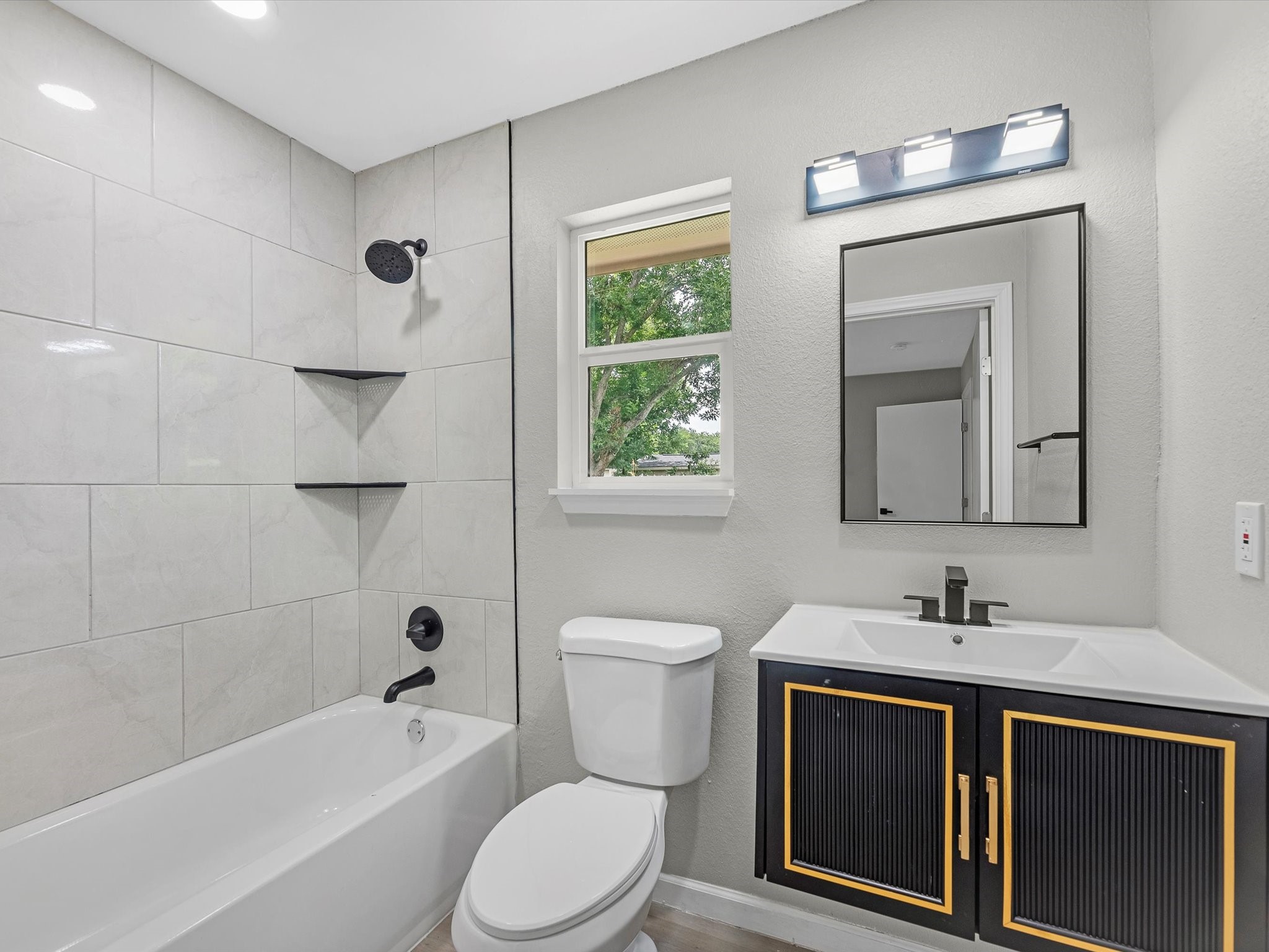 5039 Briscoe Street Property Photo 12