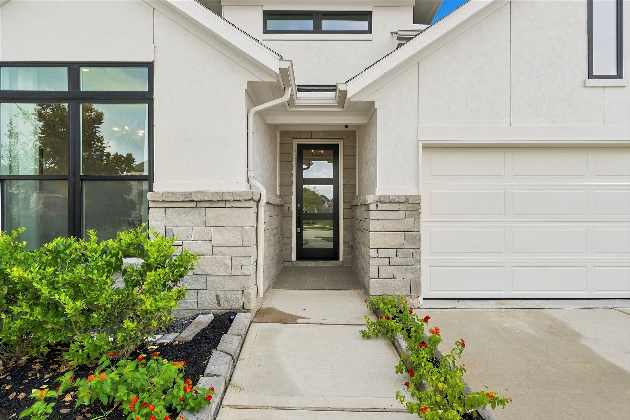 8618 Gleaming Village Way Property Photo 4