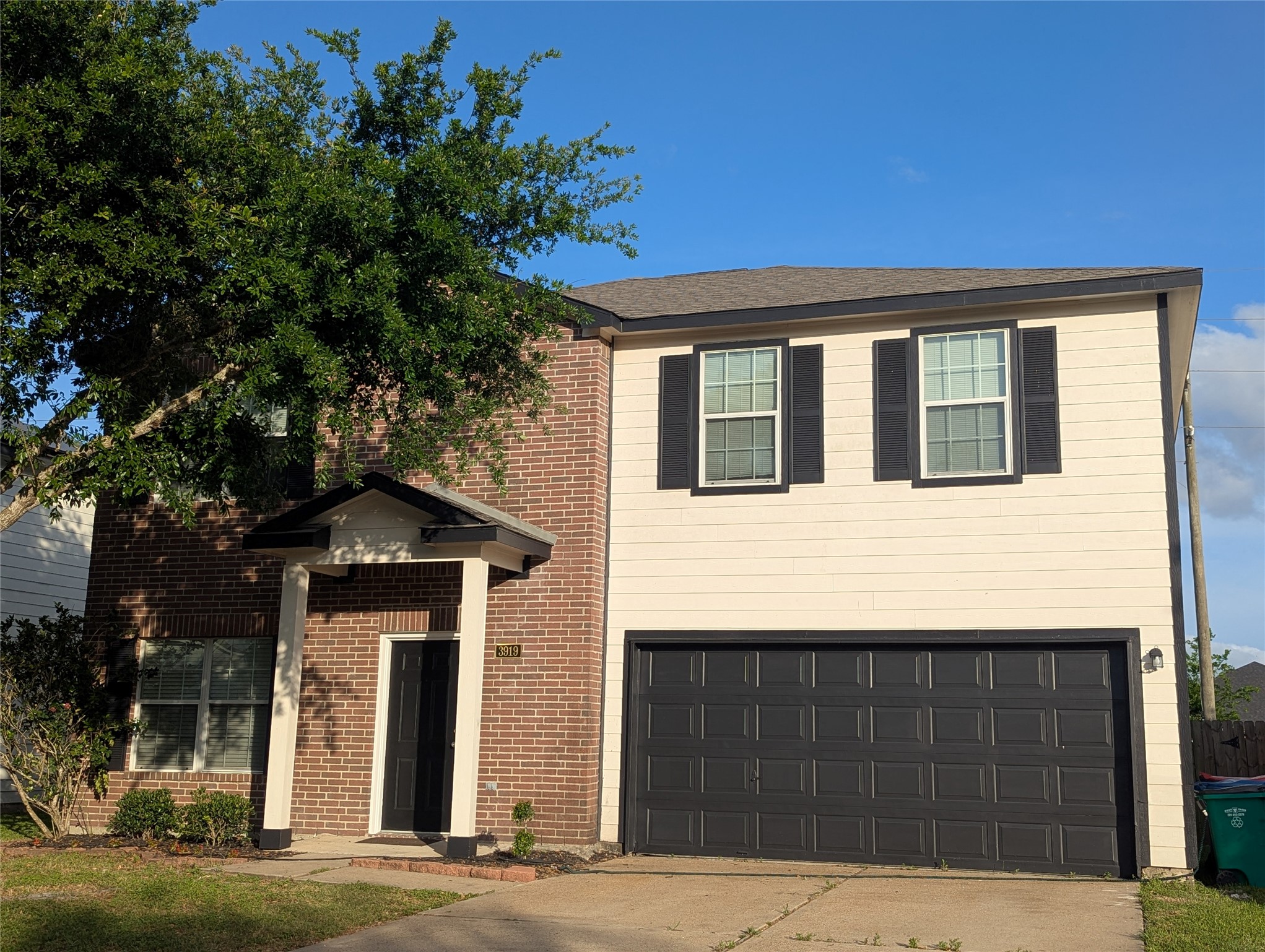3919 Hollow Cove Lane Property Photo 1