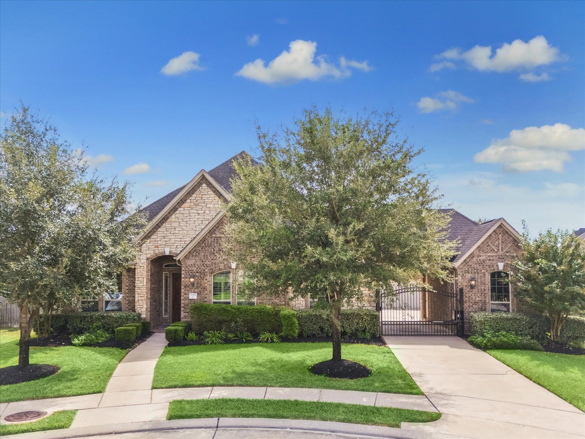 27703 Bering Crossing Drive Property Photo 1