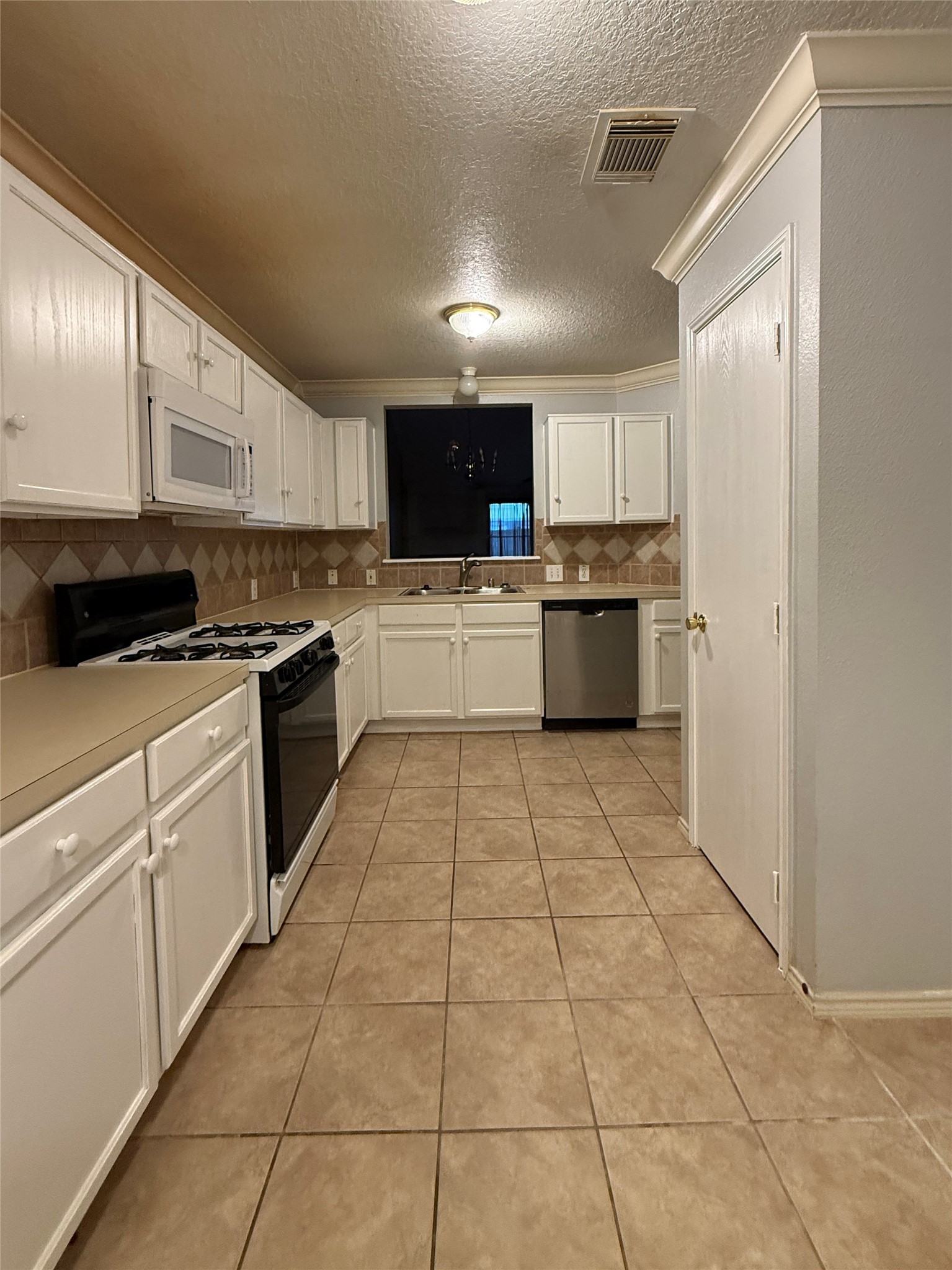 19134 Broadwind Lane Property Photo 7