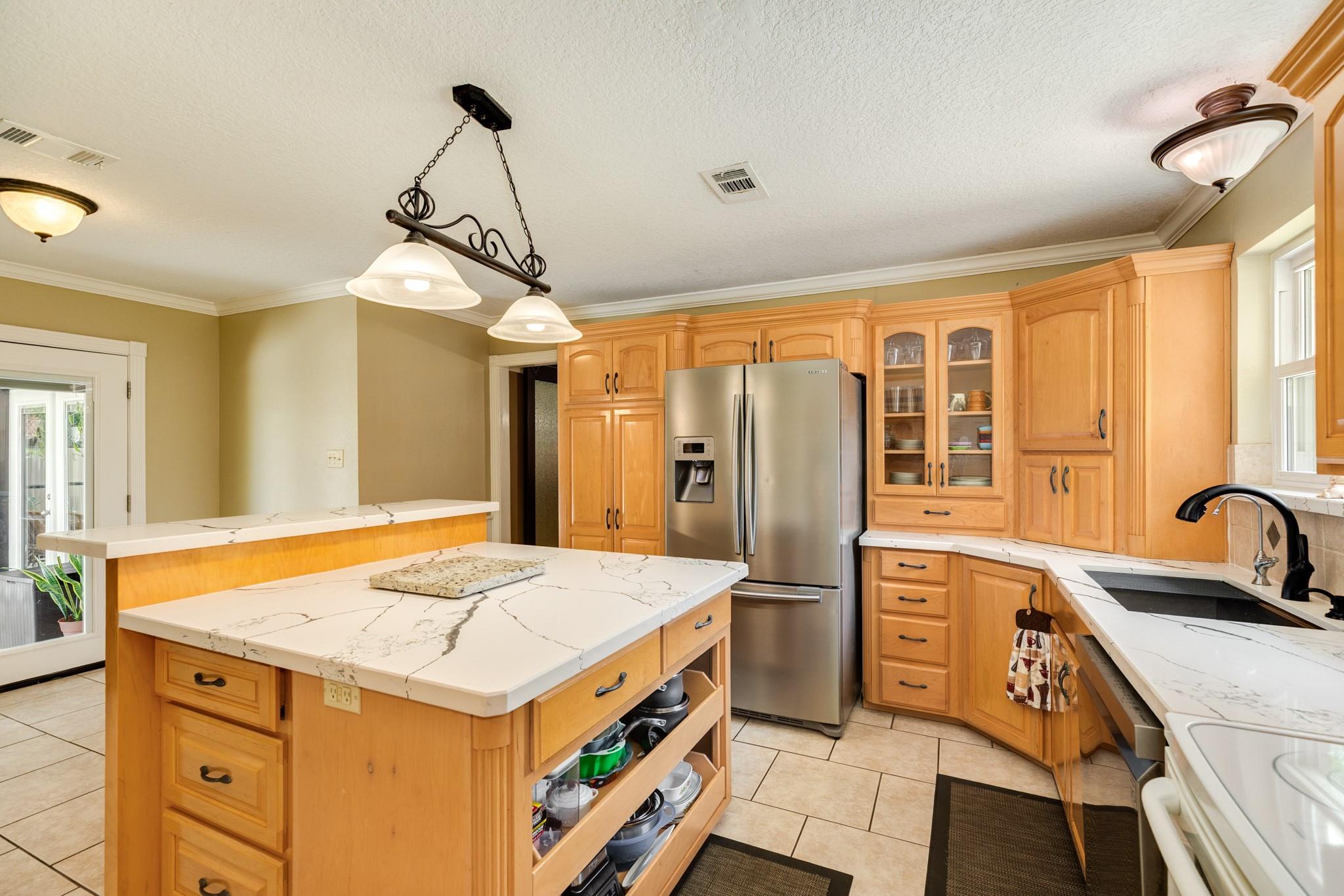54 Royal Oak Circle, Lake Jackson Tx 77566 Property Photo 16