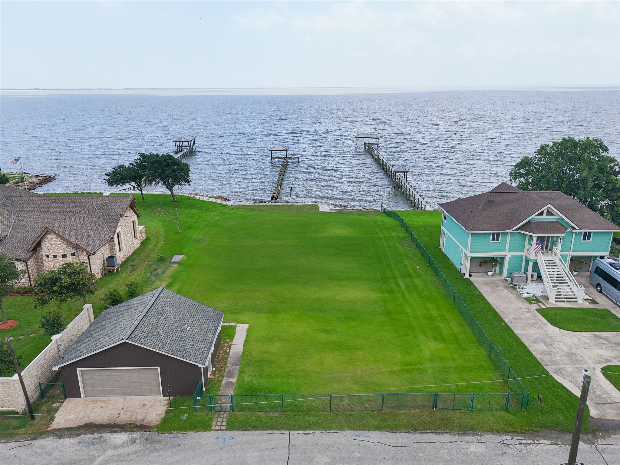 1714 Roscoe Street Property Photo 3