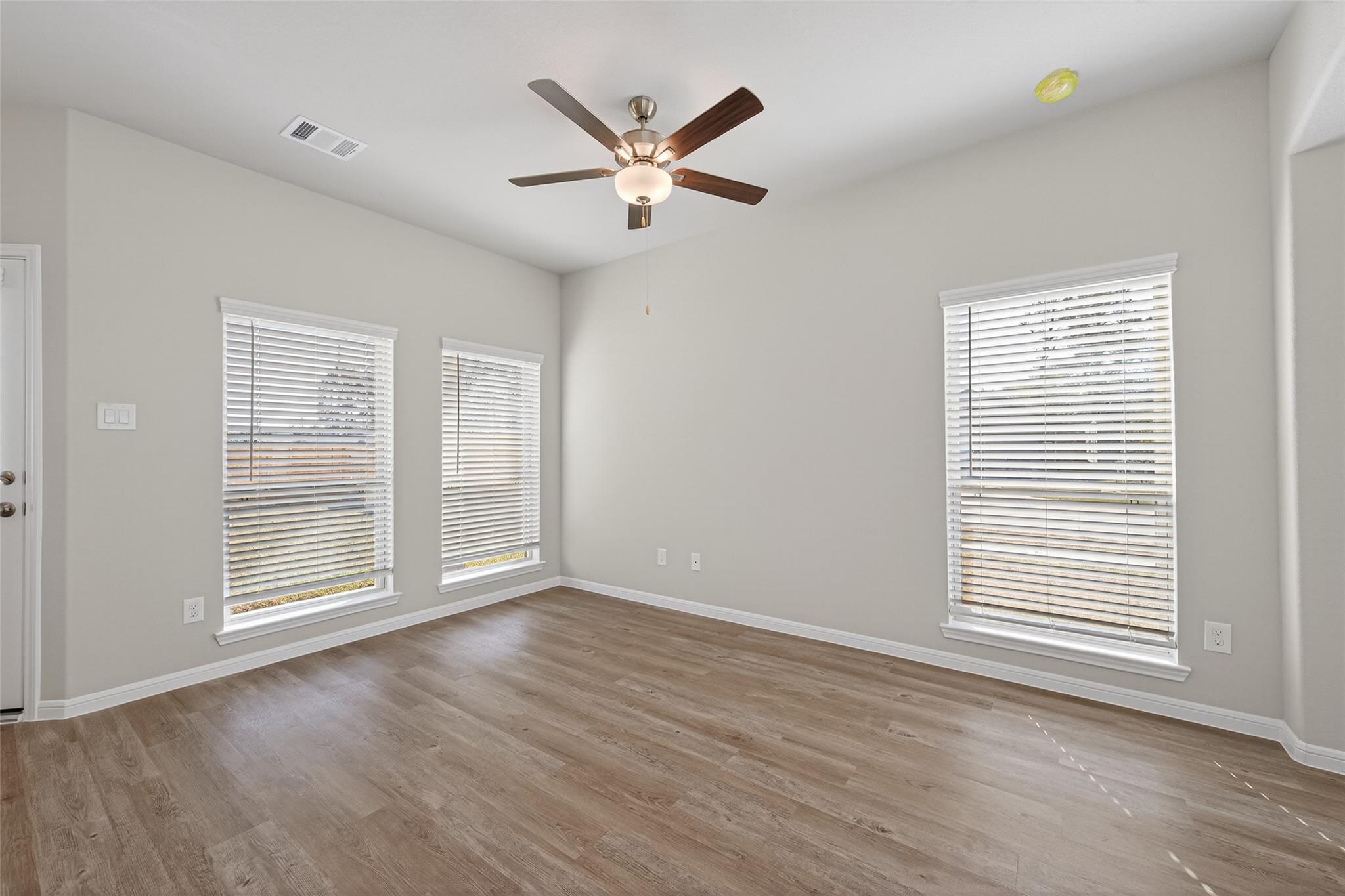 518 Emerald Thicket Lane, Huffman Tx 77336 Property Photo 6