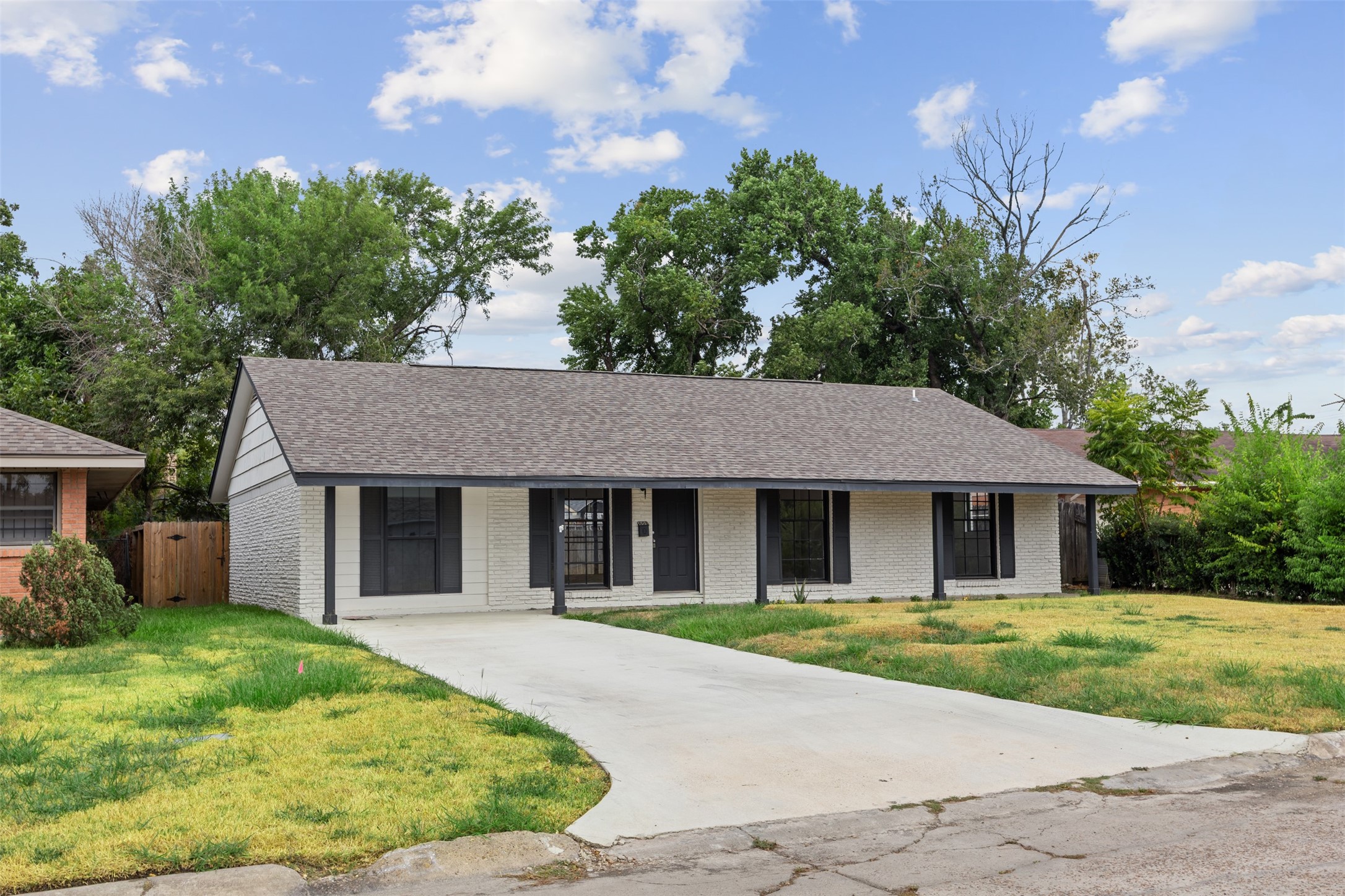 608 Lloyd Drive Property Photo 1