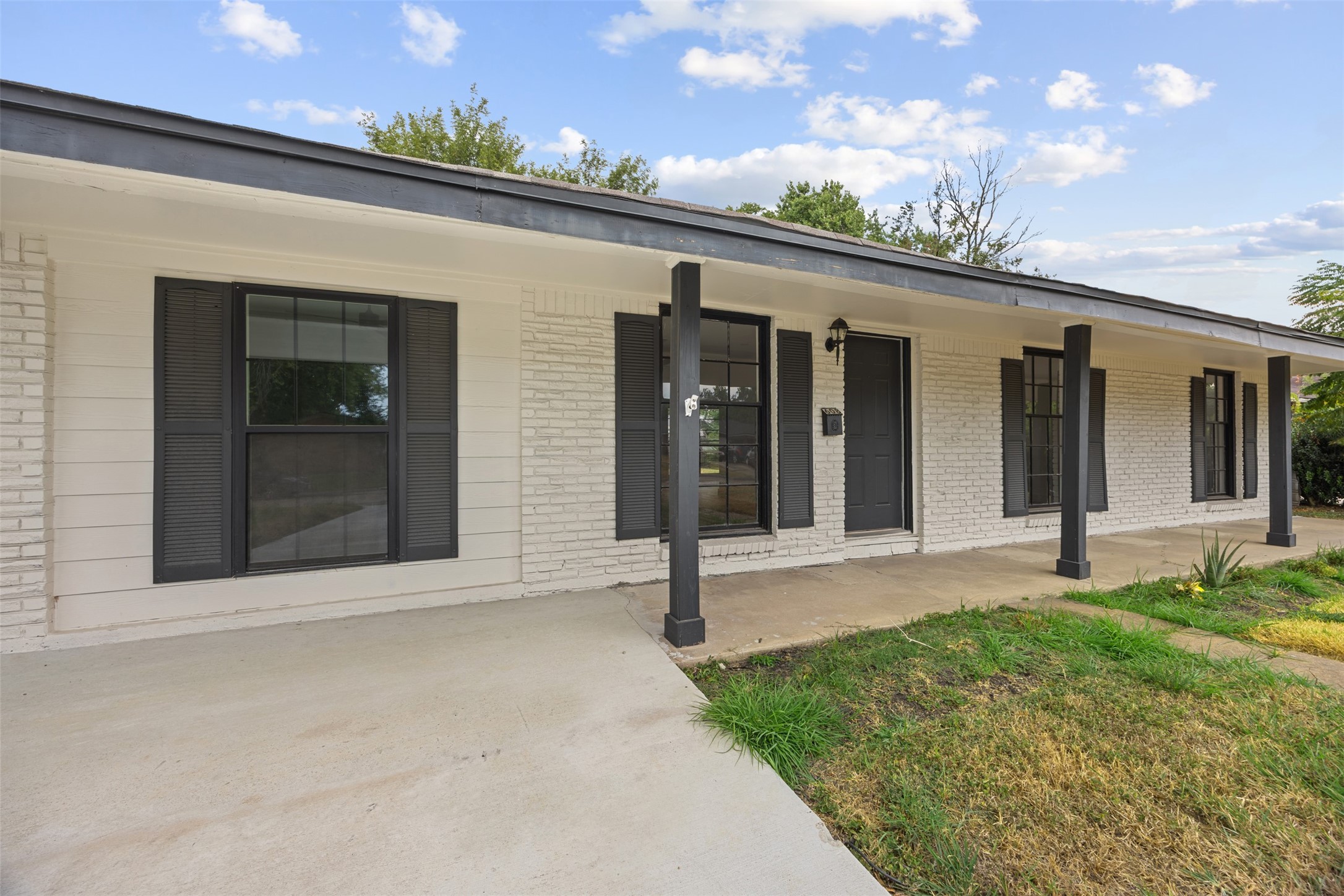 608 Lloyd Drive Property Photo 3
