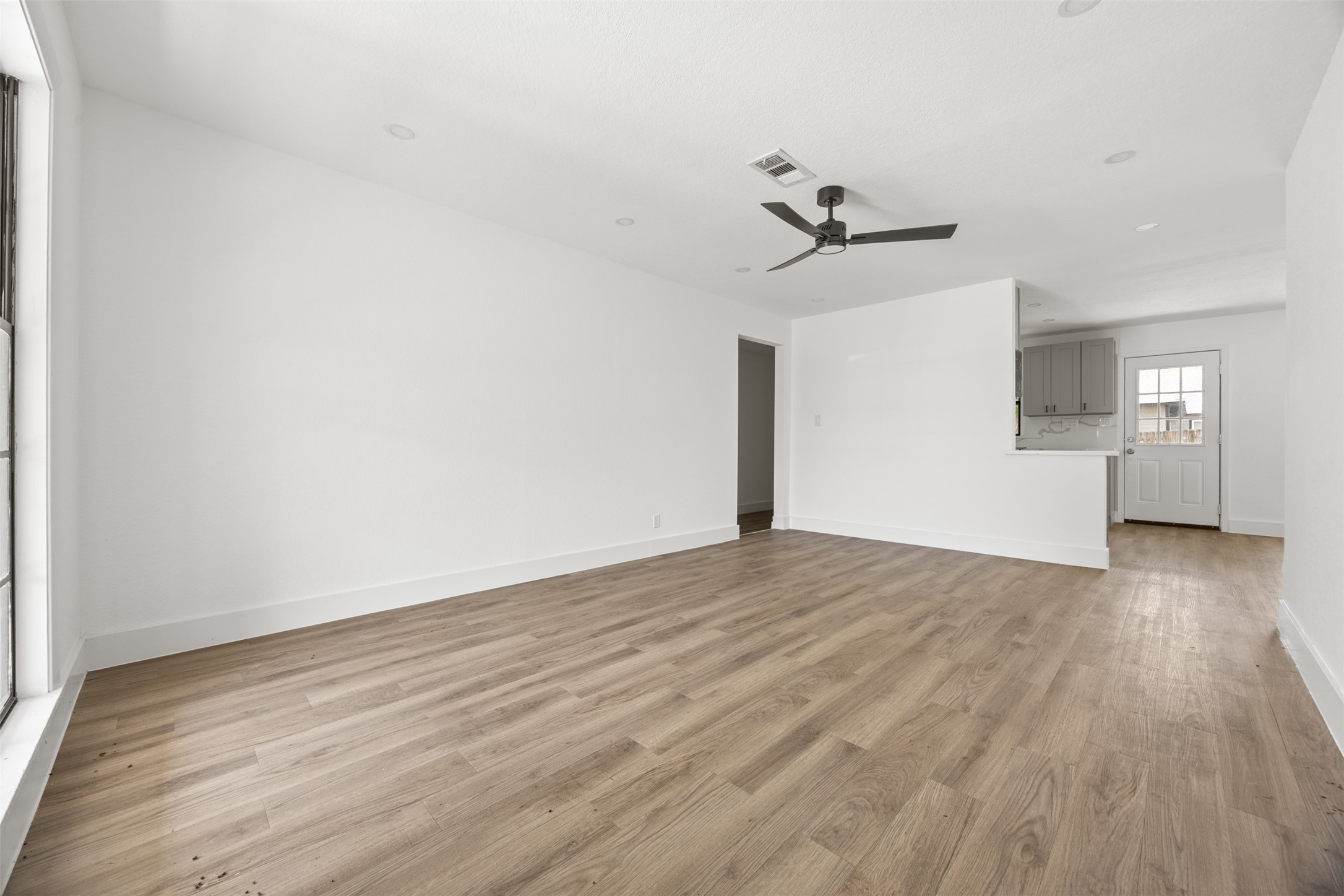 608 Lloyd Drive Property Photo 4