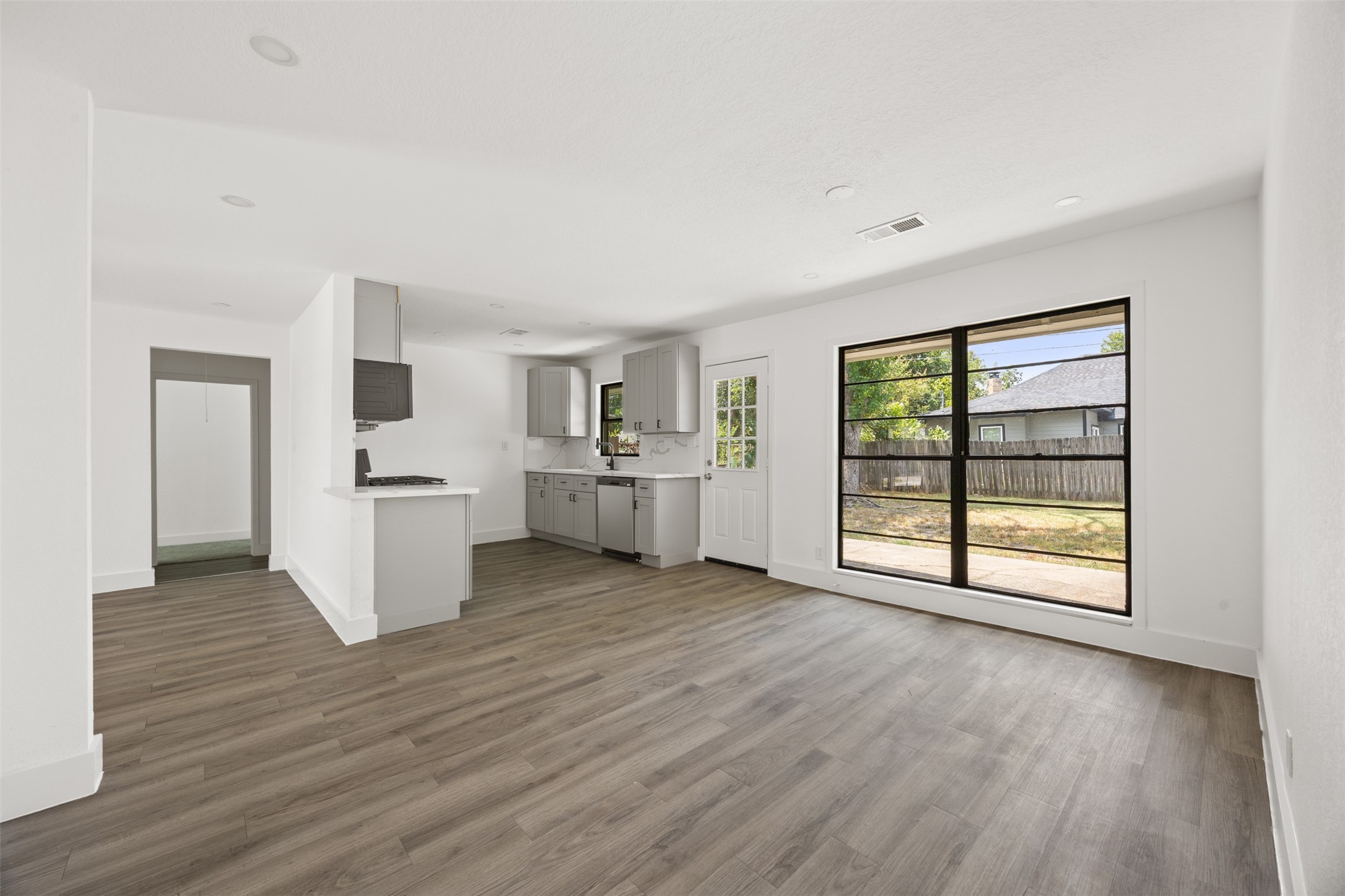 608 Lloyd Drive Property Photo 8