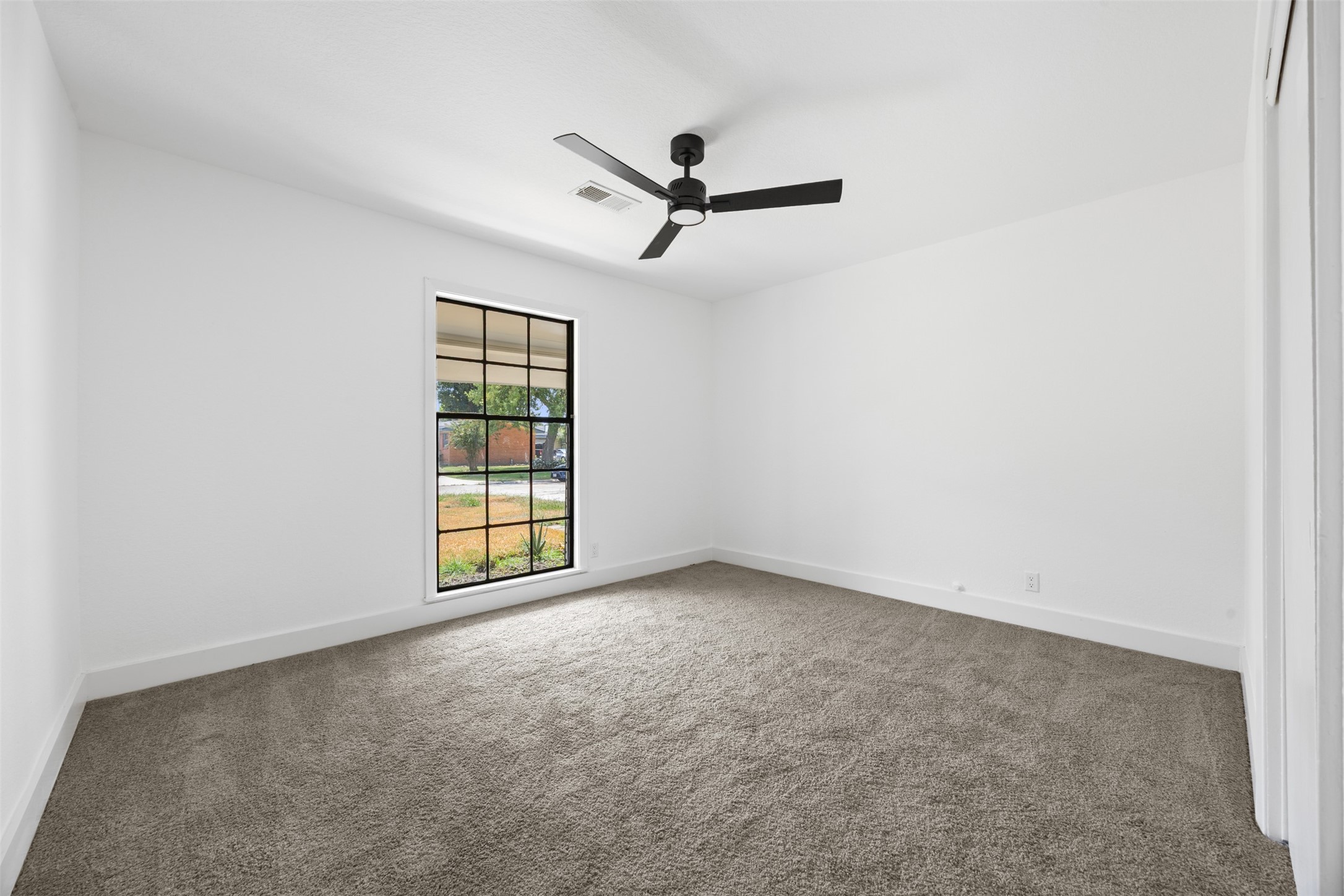 608 Lloyd Drive Property Photo 9