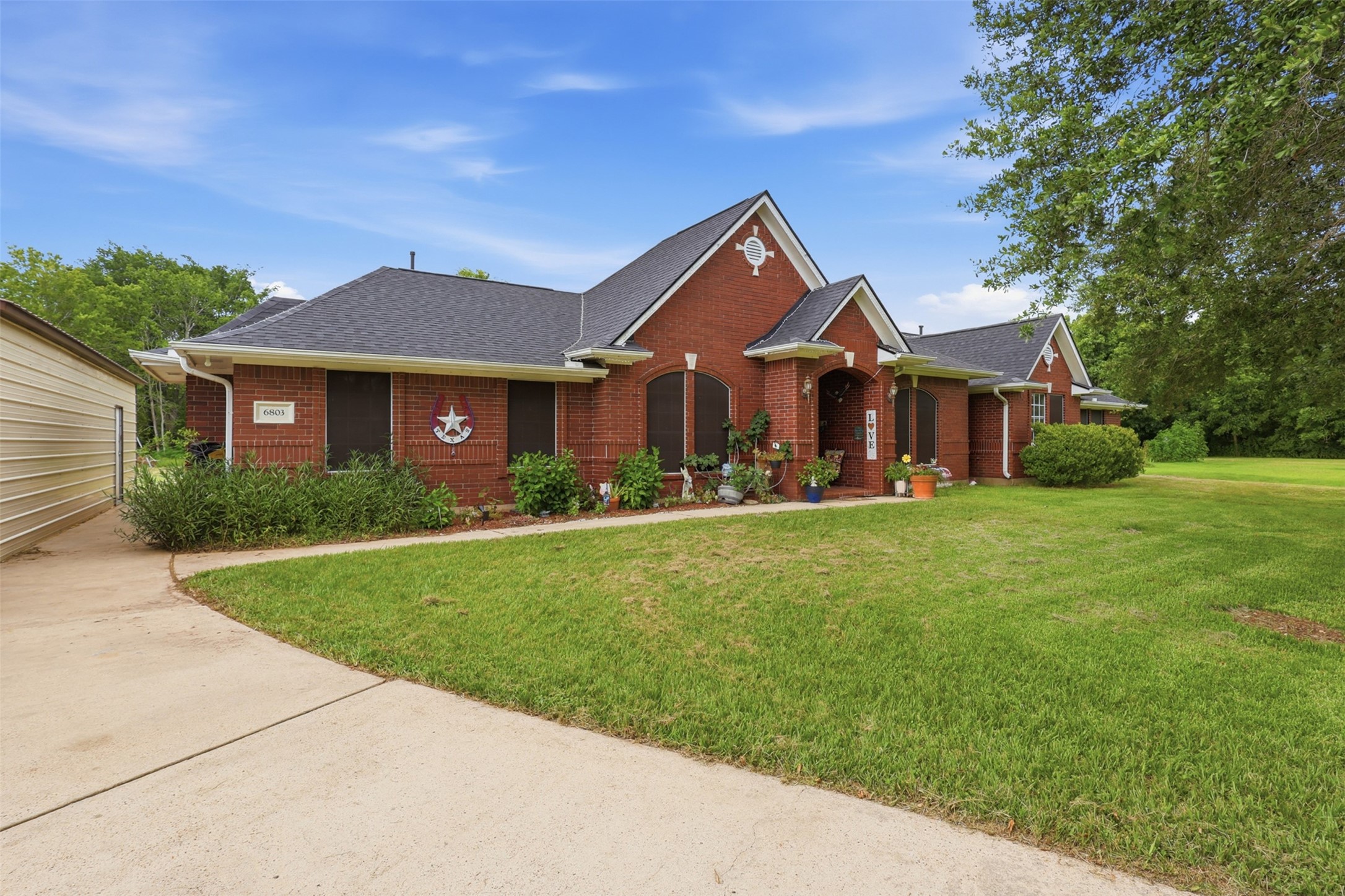 6803 Dogwood Street Property Photo 1