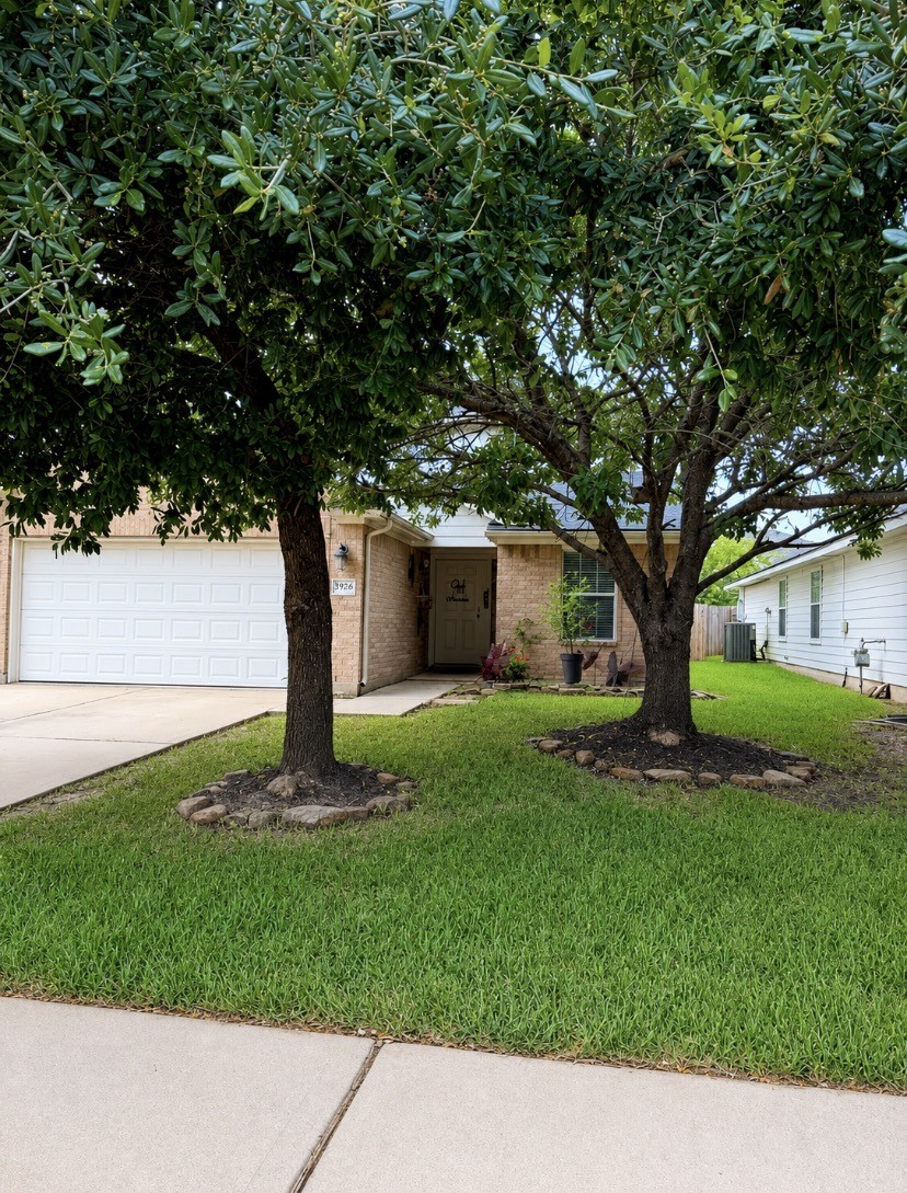 3926 Falvel Shadow Creek Drive Property Photo 2